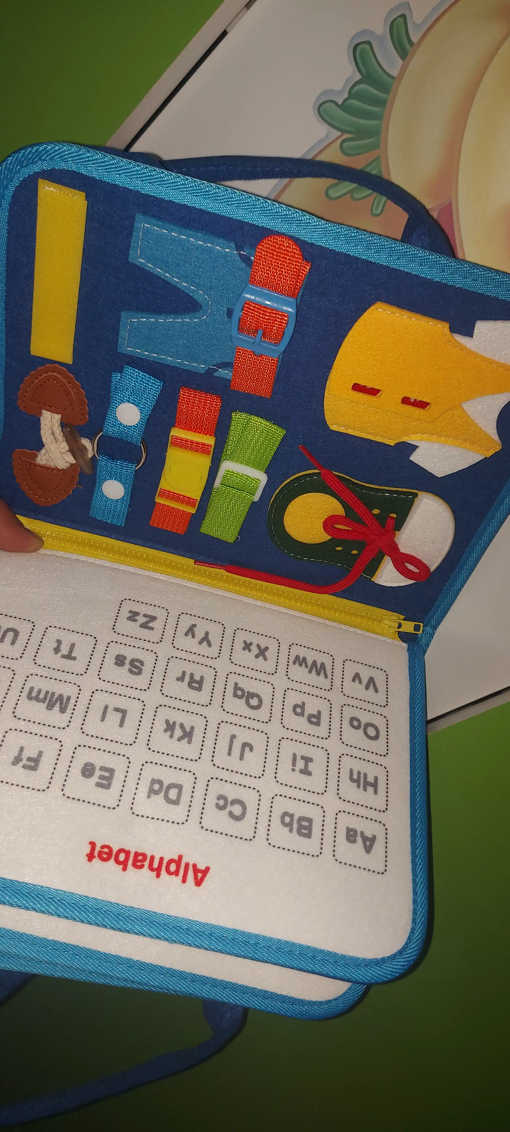 O'quv o'yinchoq kitobi bizibord