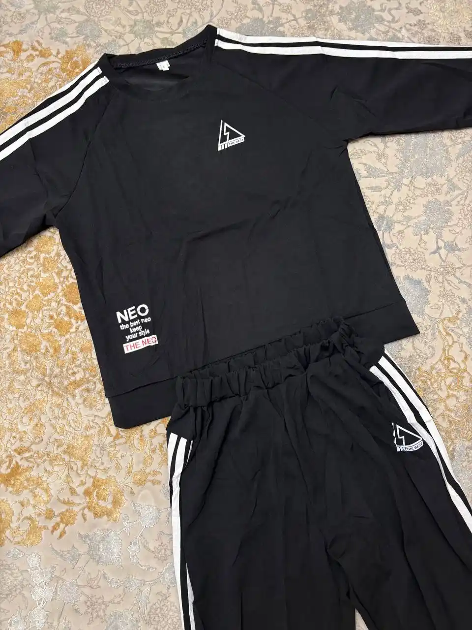 Ayollar uchun sport kostyum