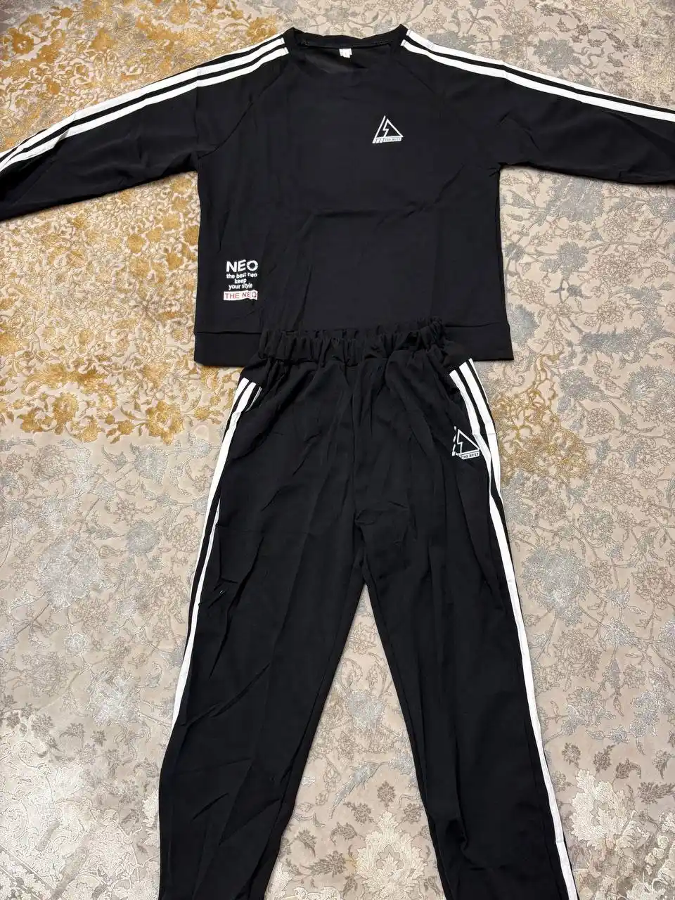 Ayollar uchun sport kostyum