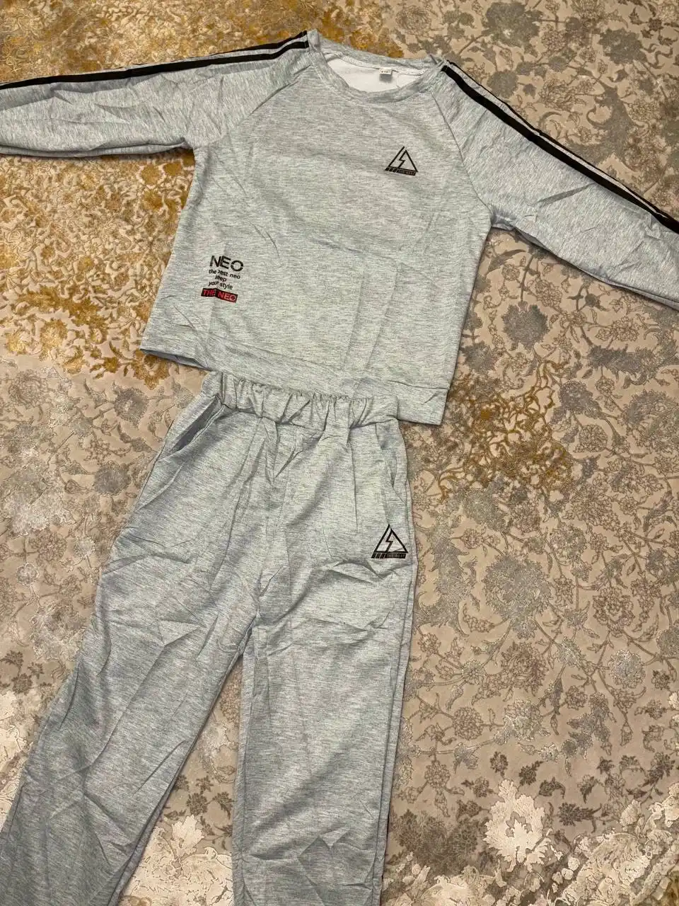 Ayollar uchun sport kostyum