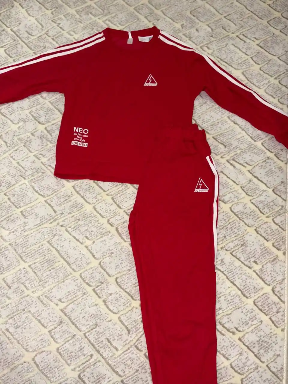 Ayollar uchun sport kostyum