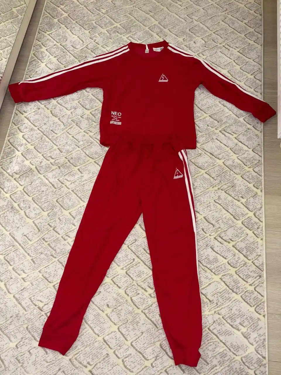 Ayollar uchun sport kostyum