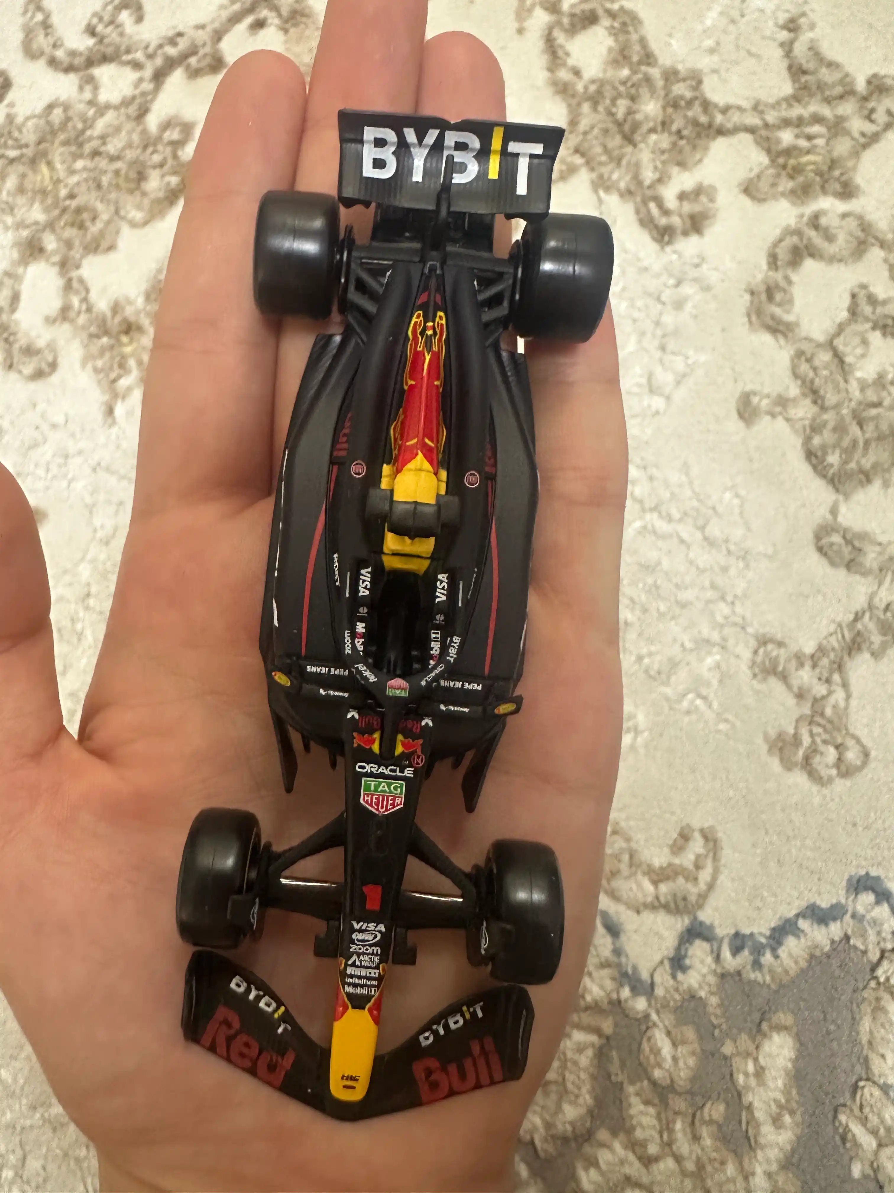 Formula 1 kolleksiya o'yinchoq mashinasi "BBURAGO F1", 1/43 miqiyosida