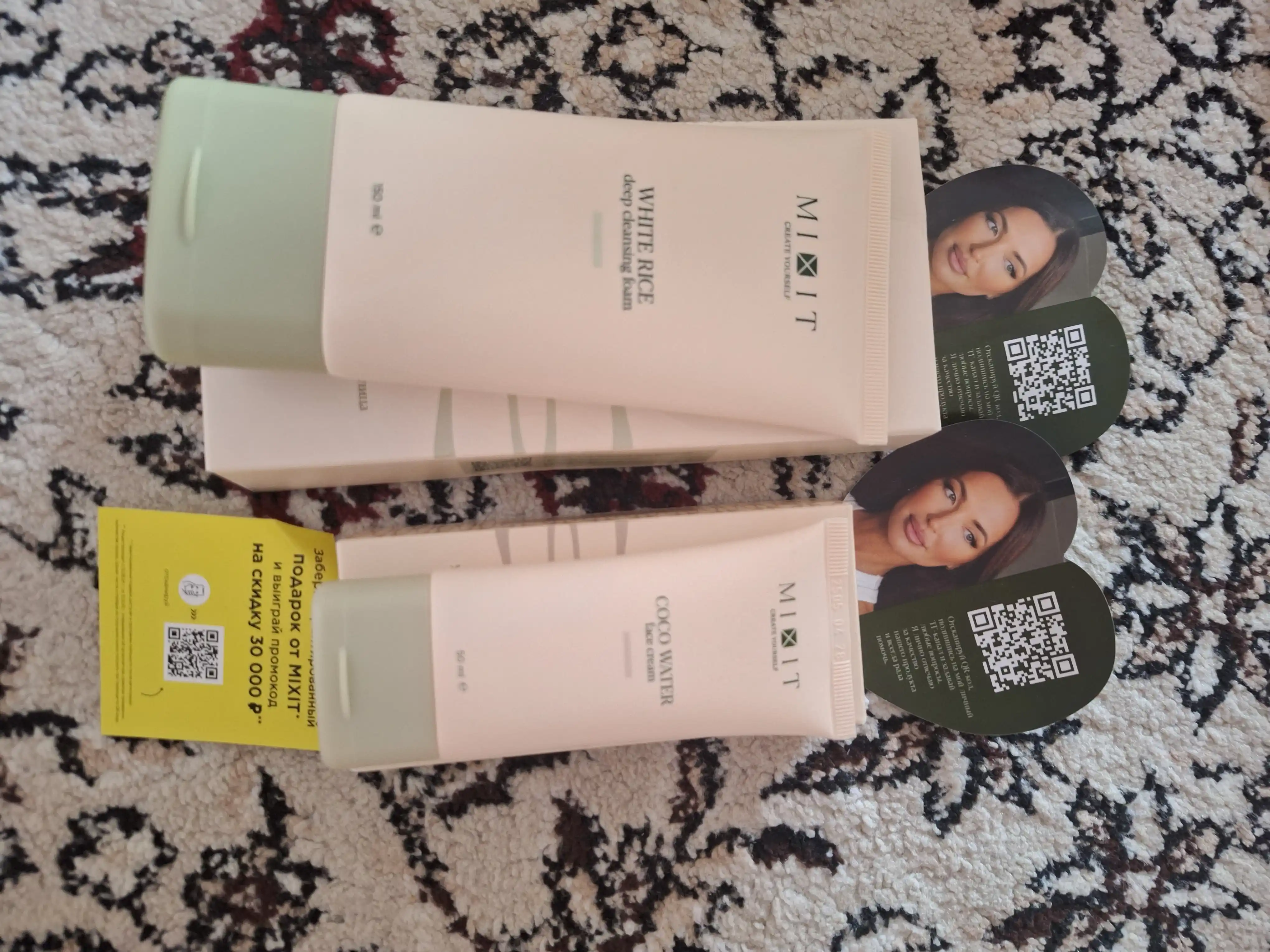 MIXIT Coco Water Face Cream — kokos suvi bilan yuz uchun yengil namlantiruvchi krem, 50 ml