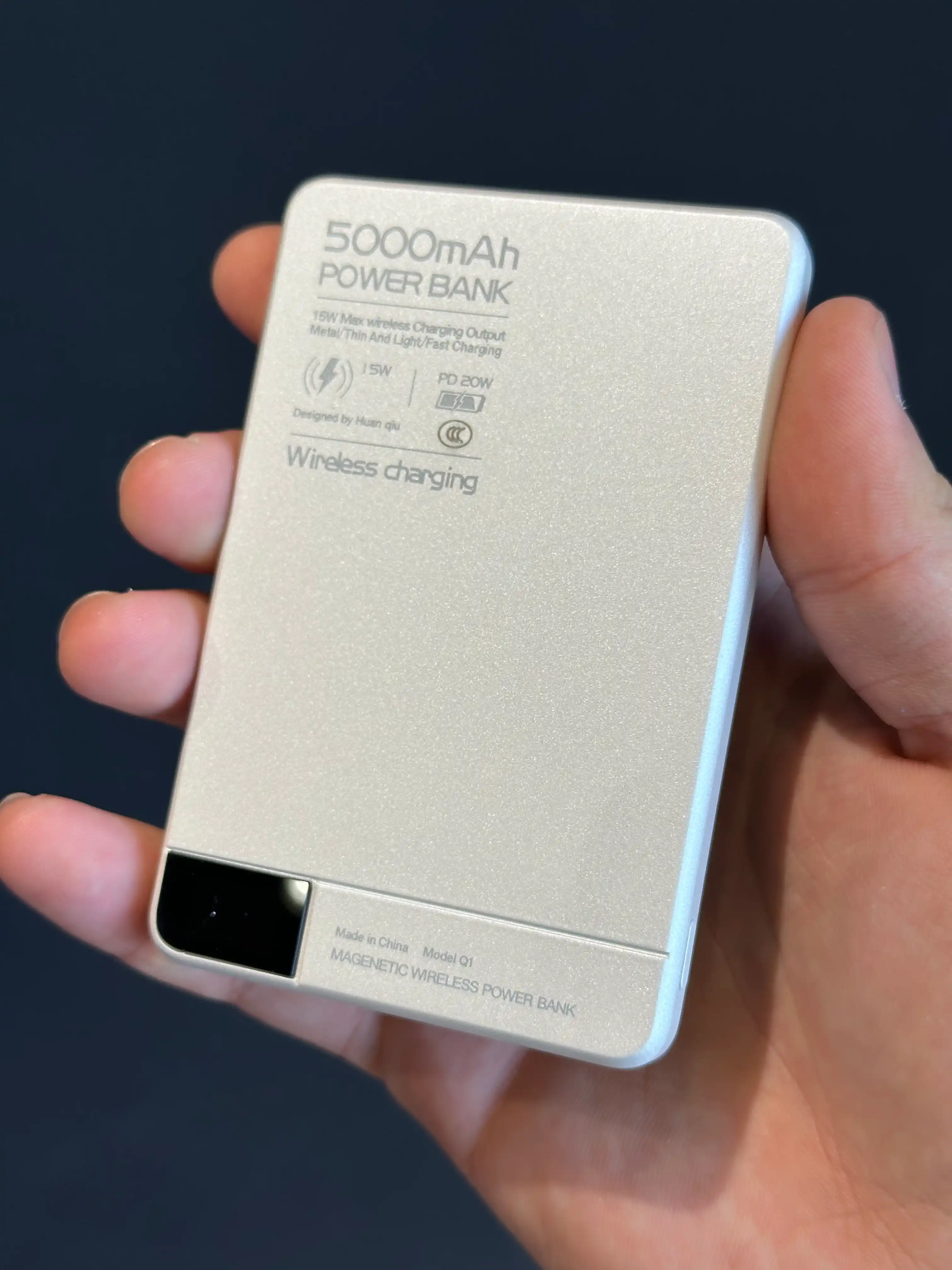 Simsiz tashqi akkumulyator MagSafe Power Bank, yupqa va zaryad ko'rsatkichi bilan