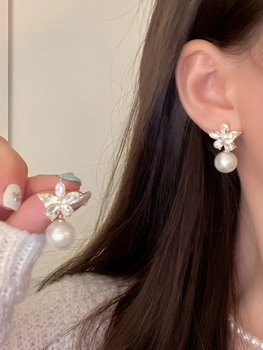 Серьги для девушек и женщин