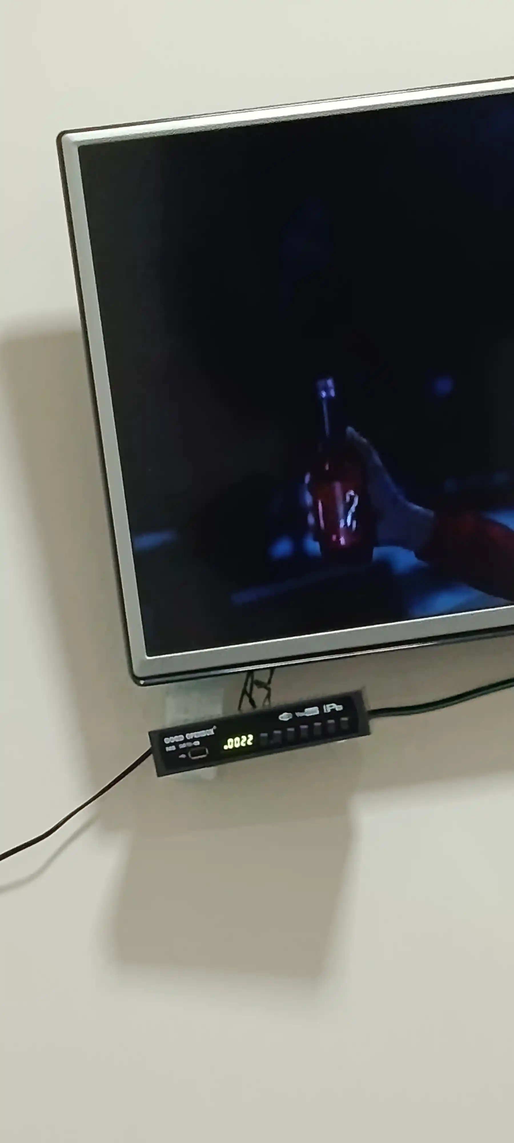 Raqamli TV tyuner DVB-T2, 20+ kanal, HD sifat, pult bilan