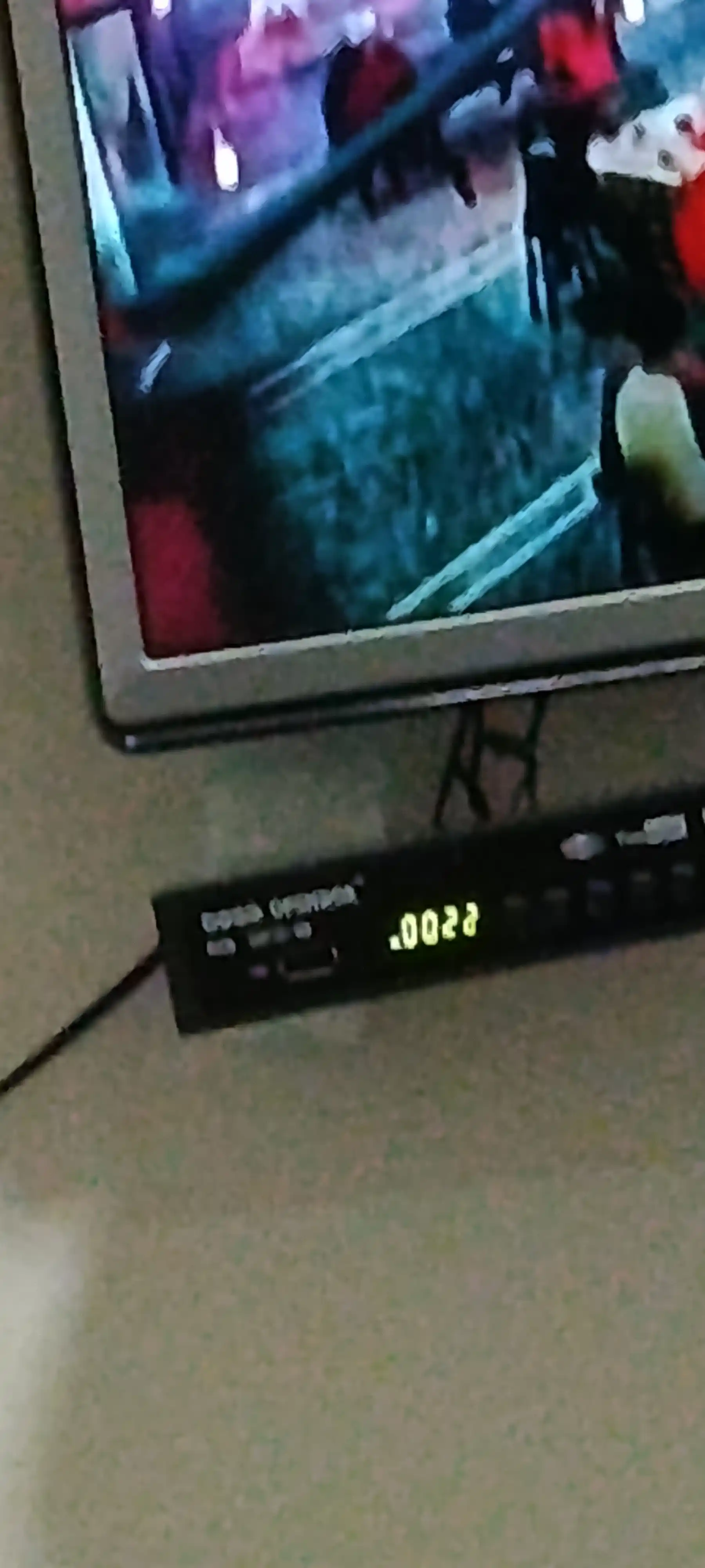 Raqamli TV tyuner DVB-T2, 20+ kanal, HD sifat, pult bilan