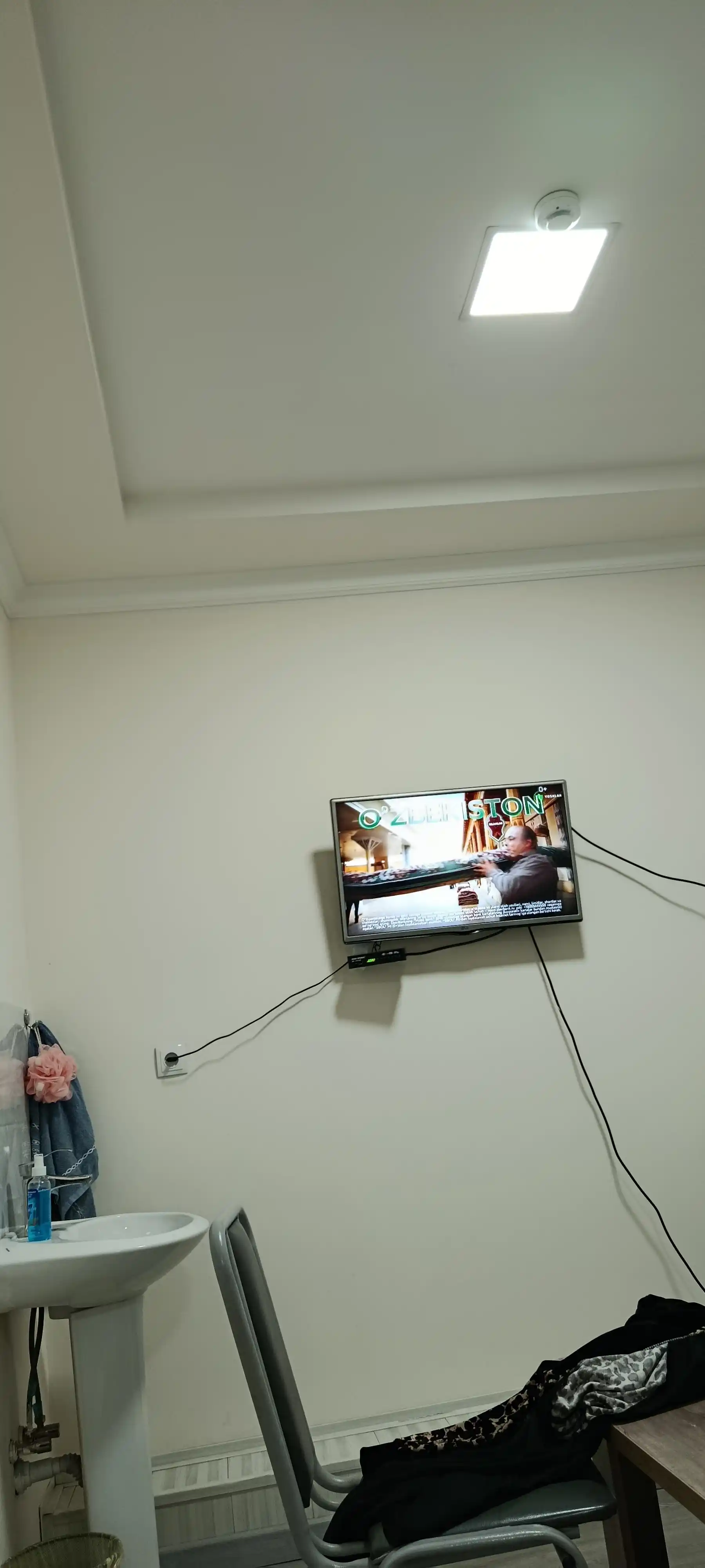Raqamli TV tyuner DVB-T2, 20+ kanal, HD sifat, pult bilan