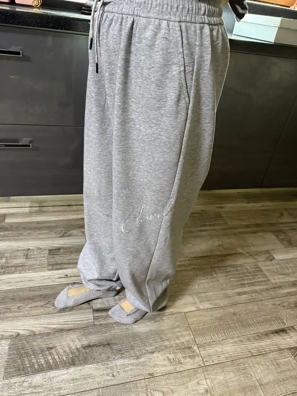 Ayollar uchun keng bichimli oversize joggerlari, sport shimlari