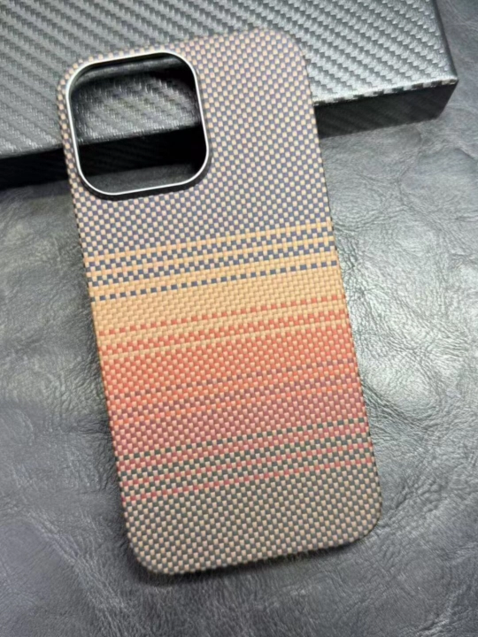 Чехол Gradient Style – для iPhone 15/16/17 Pro Max