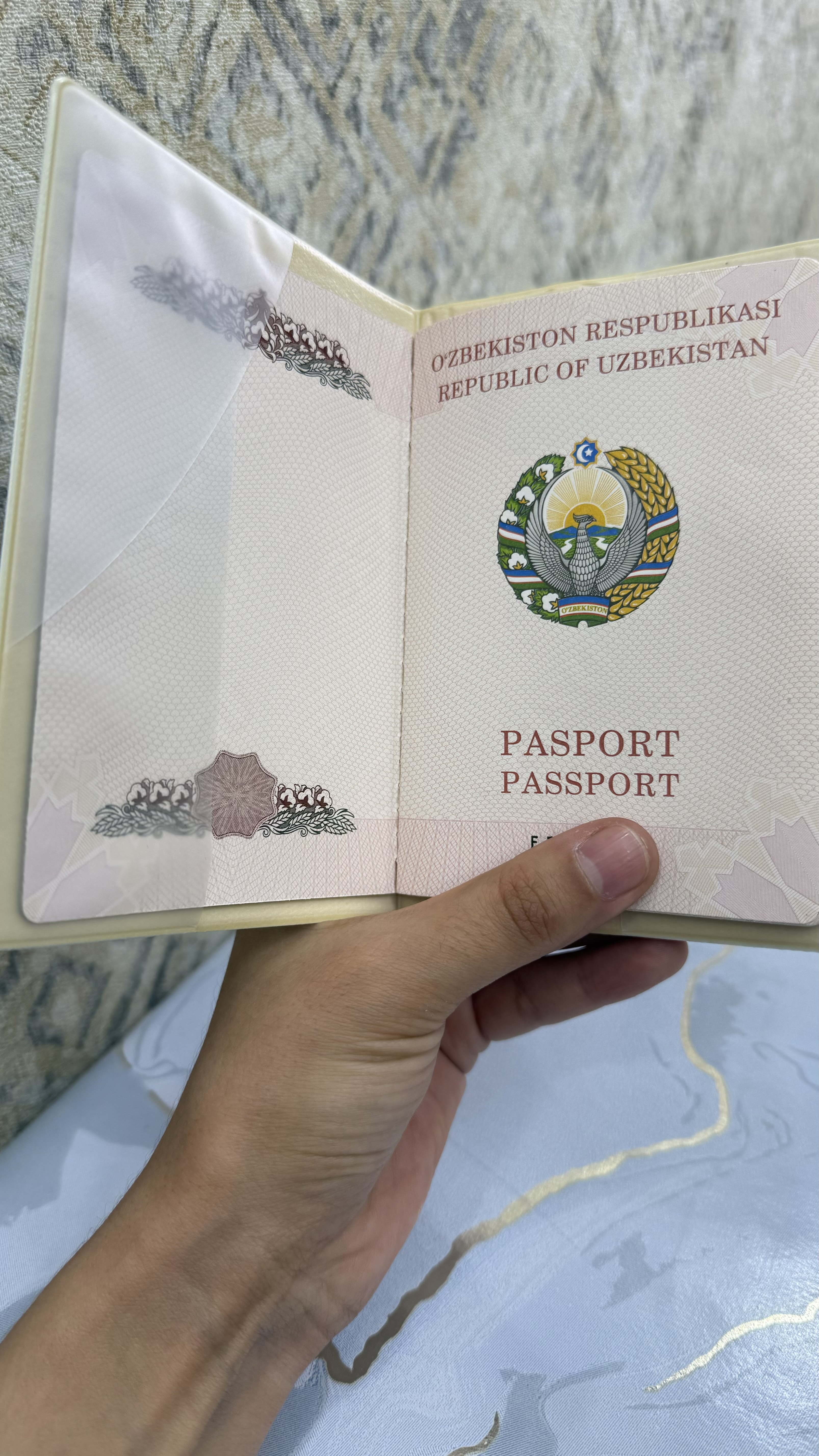 Xalqaro pasport uchun g'ilof