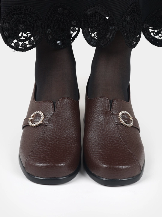 Ayollar poyabzali Sling Black Stiletto - barqaror poshnali zamonaviy poyabzal, nachos yo'q