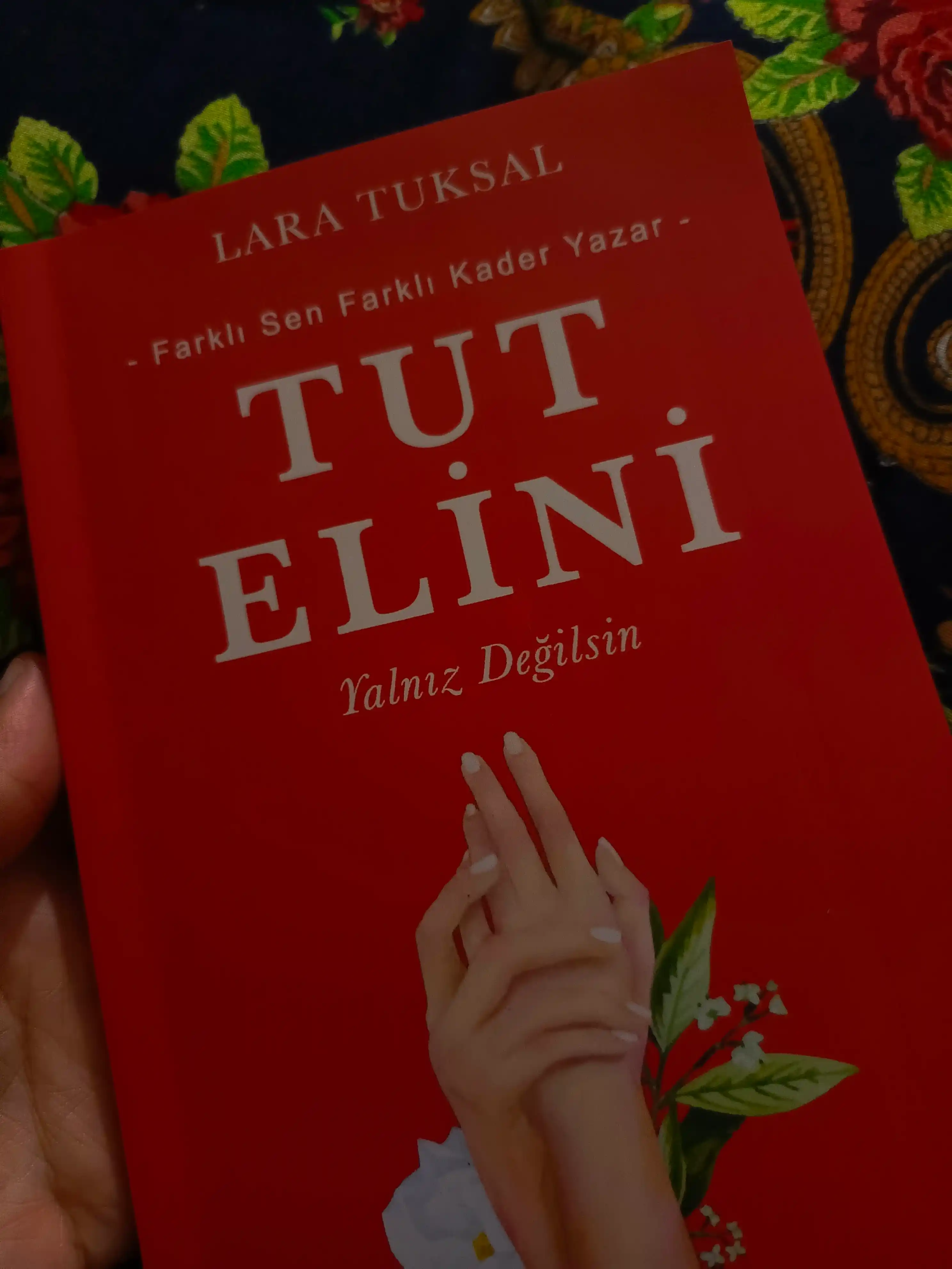 Lara Tuksal: Tut Elini