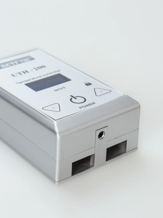 Elektron sensorli termoregulyator UTH-200 CHN issiq pol uchun