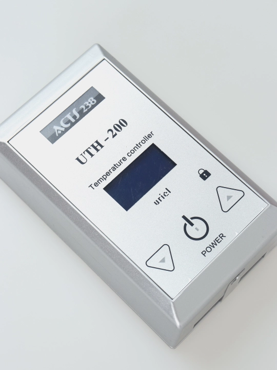 Elektron sensorli termoregulyator UTH-200 CHN issiq pol uchun
