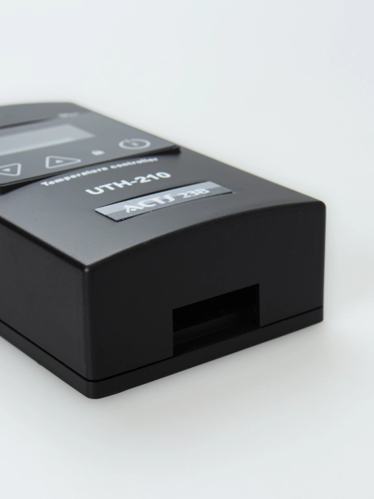 Elektron termoregulyator Uriel UTH-210 — issiq pol va isitish tizimlari uchun (4 kVt)