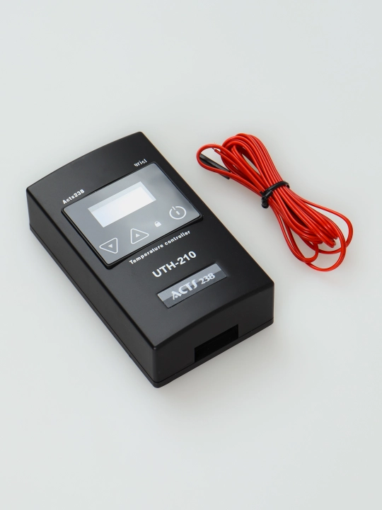 Elektron termoregulyator Uriel UTH-210 — issiq pol va isitish tizimlari uchun (4 kVt) - 