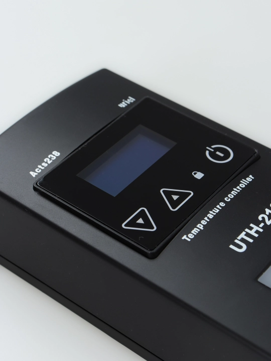 Elektron termoregulyator Uriel UTH-210 — issiq pol va isitish tizimlari uchun (4 kVt)