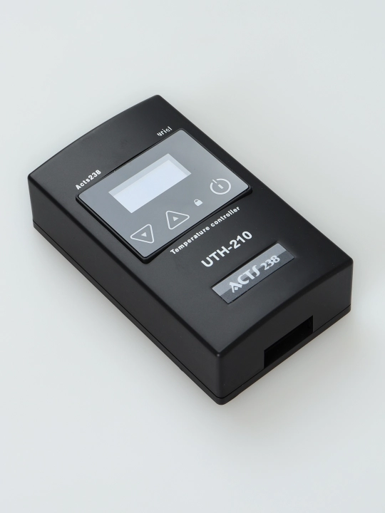 Elektron termoregulyator Uriel UTH-210 — issiq pol va isitish tizimlari uchun (4 kVt)