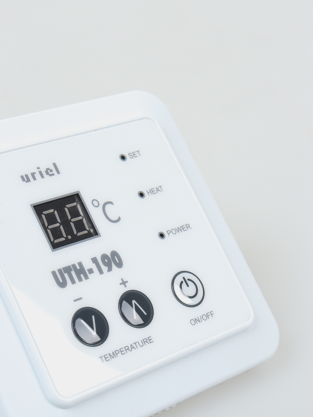 Elektron termoregulyator UTH-190 — issiq pol va isitish tizimlari uchun raqamli termostat