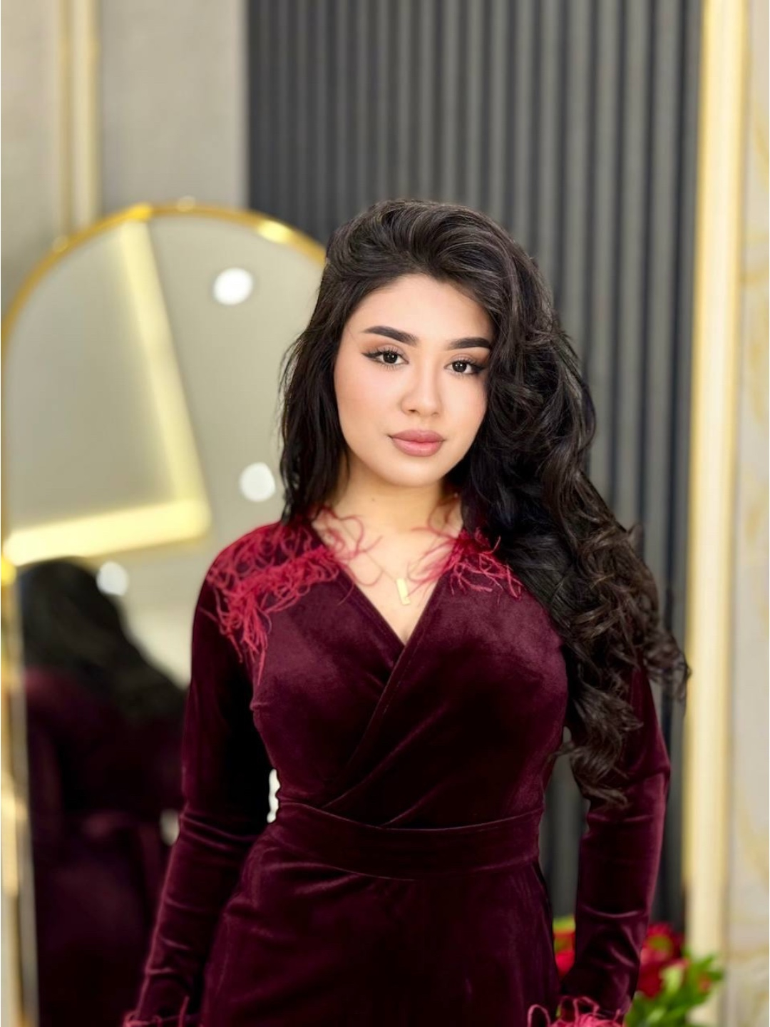 Koylak kiygan qizlarning fotosuratlari galereyasi Koylak kiygan qizlarning fotosuratlari galereyasi