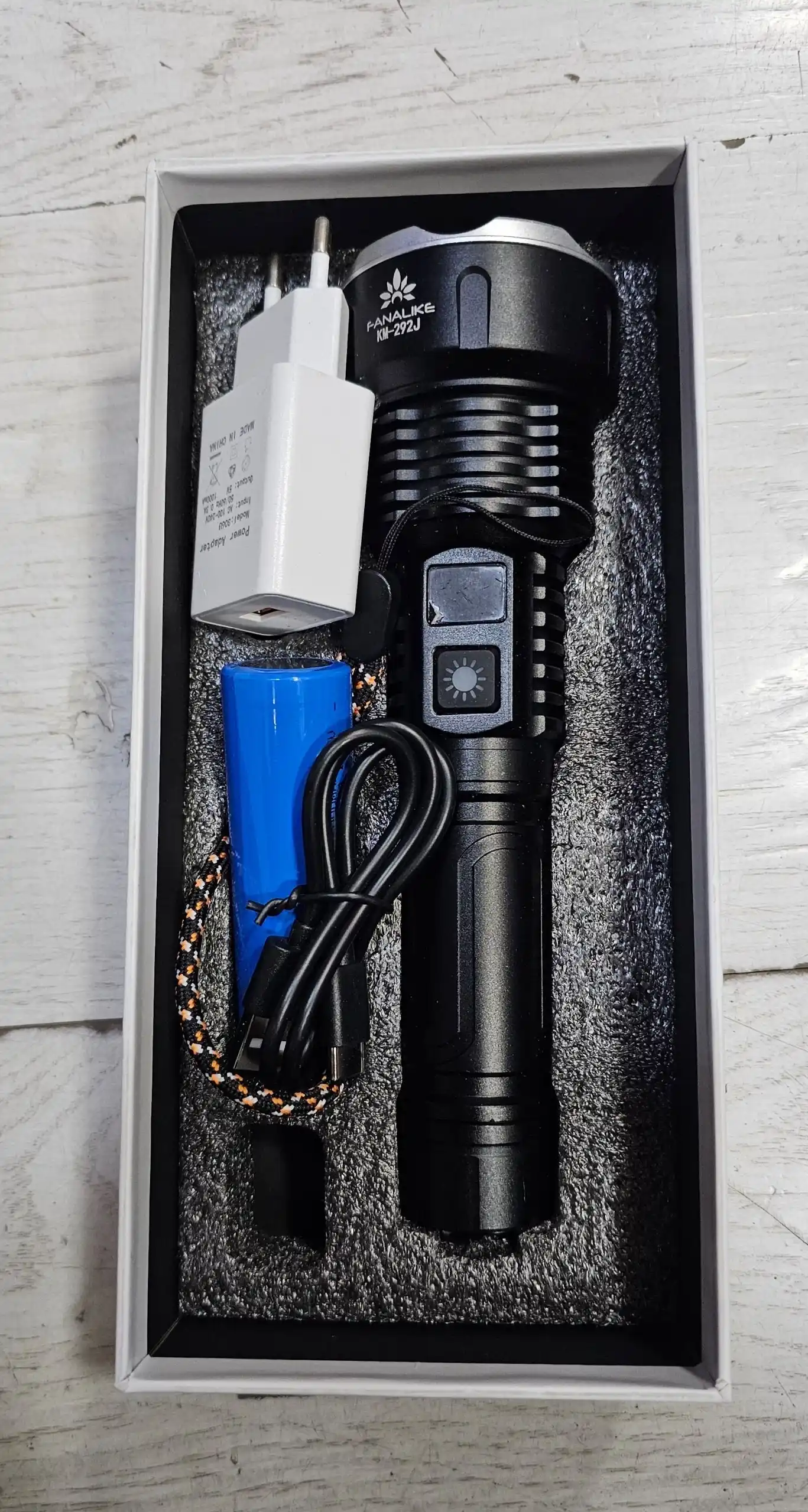 Fonar, Powerbank, LED, uzoq masofani yoritish uchun, 1500 m