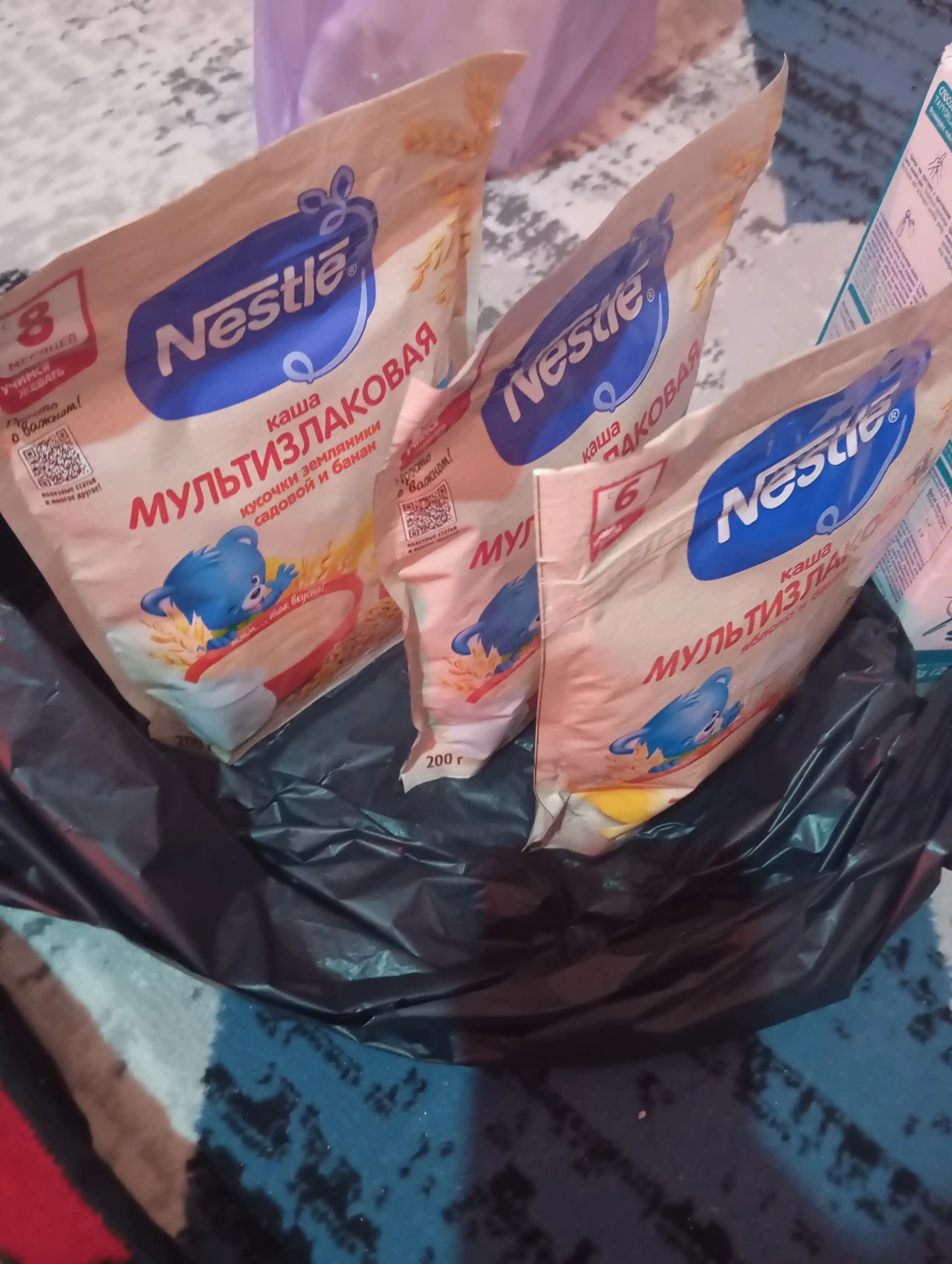Banan va 8 oylik qulupnay bo‘lakchalari "Nestlé" sutli ko‘p donli bo‘tqasi, 200 gr