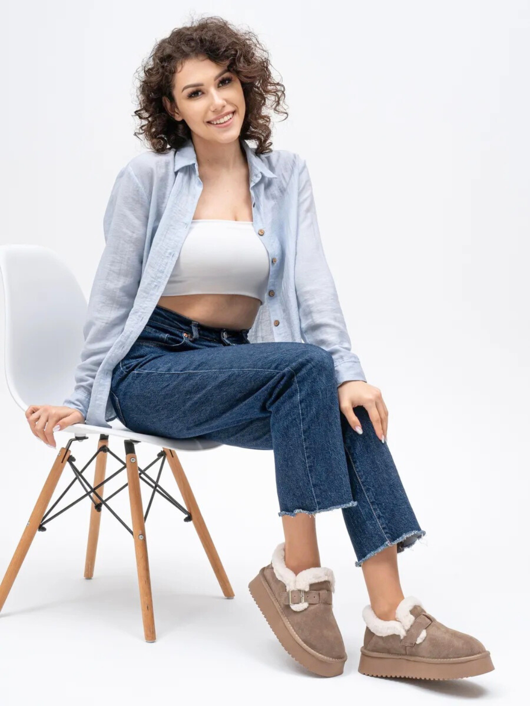 Porno kuyov qaynonasini oshxonada sikishadi