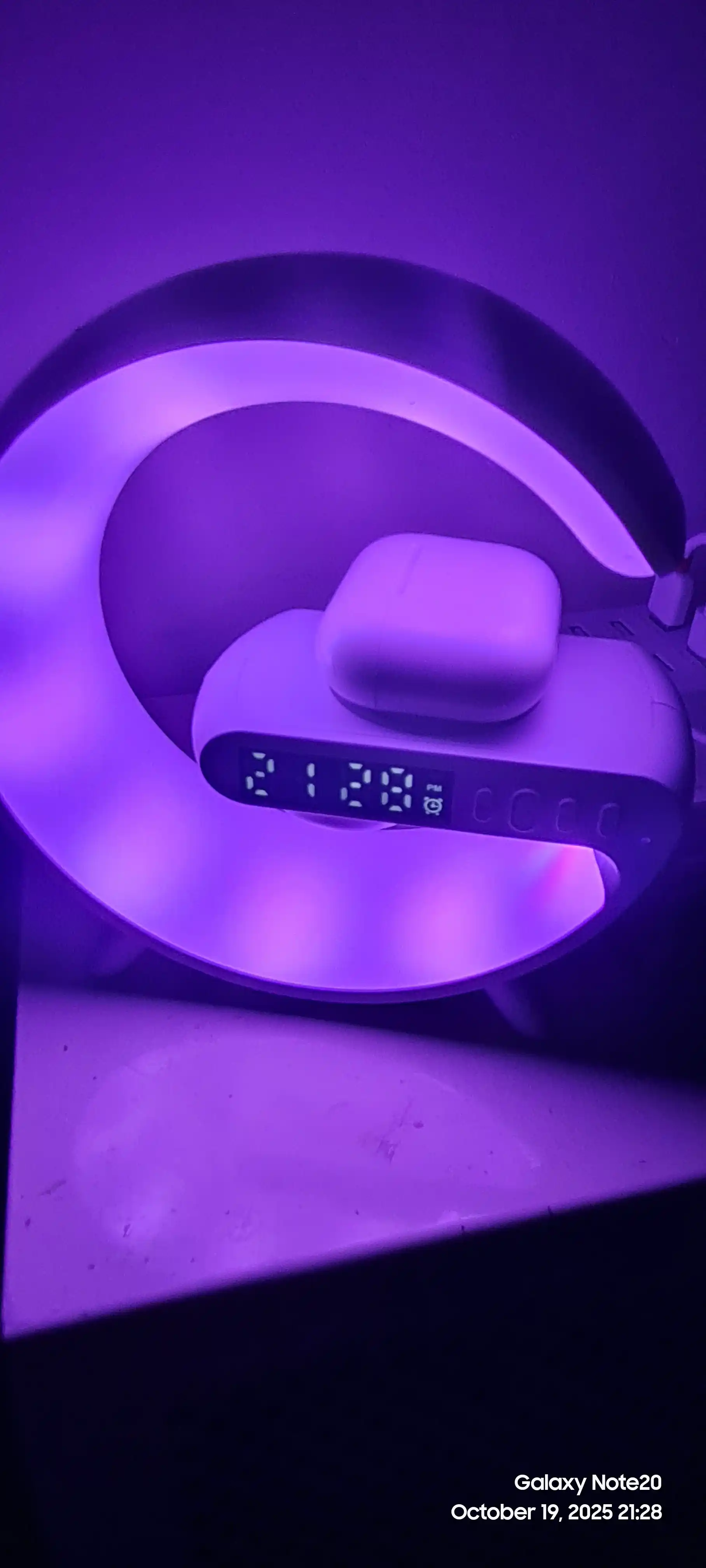 Bluetooth RGB kolonka, simsiz zaryadlash bilan