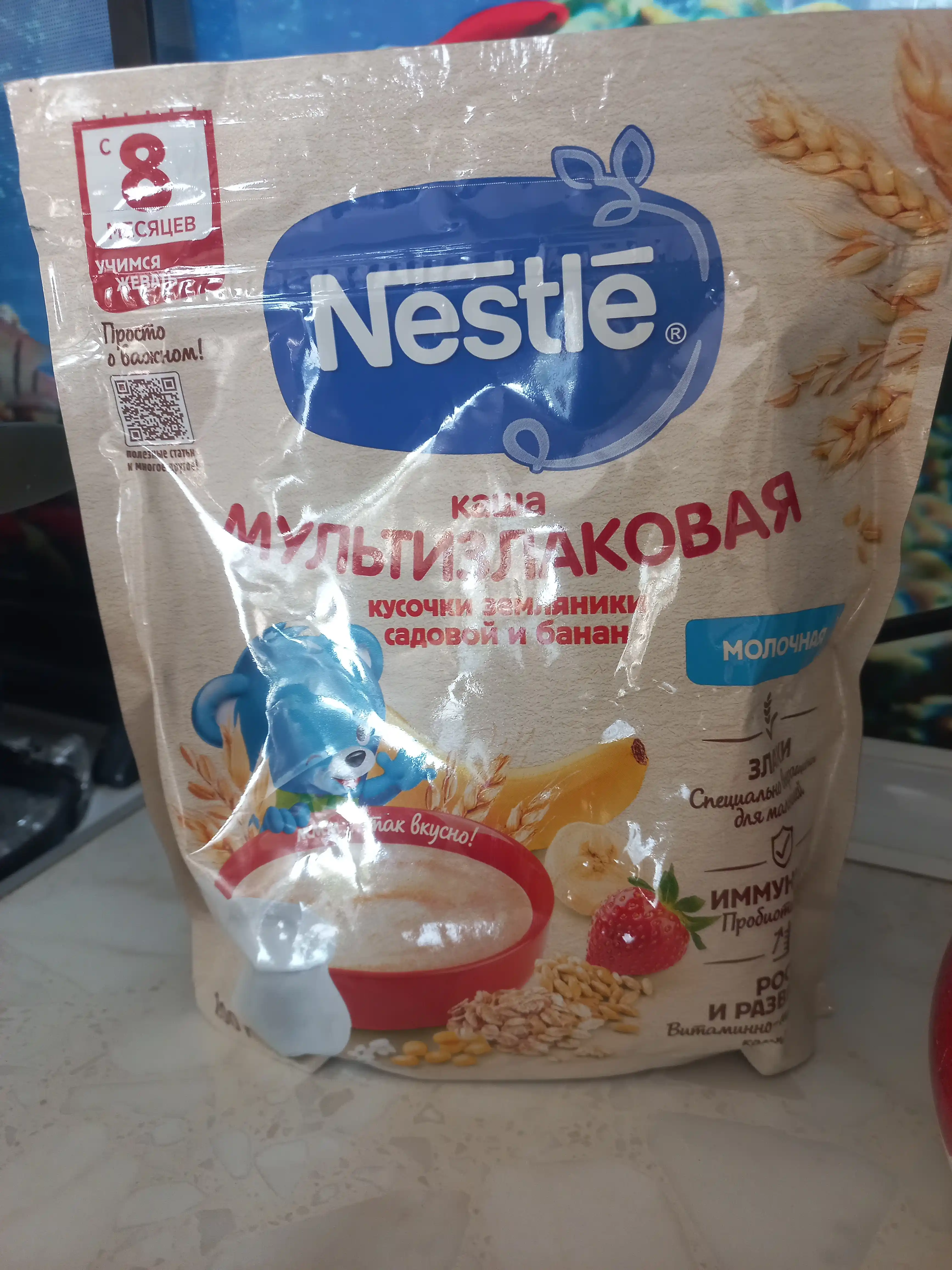 Banan va 8 oylik qulupnay bo‘lakchalari "Nestlé" sutli ko‘p donli bo‘tqasi, 200 gr