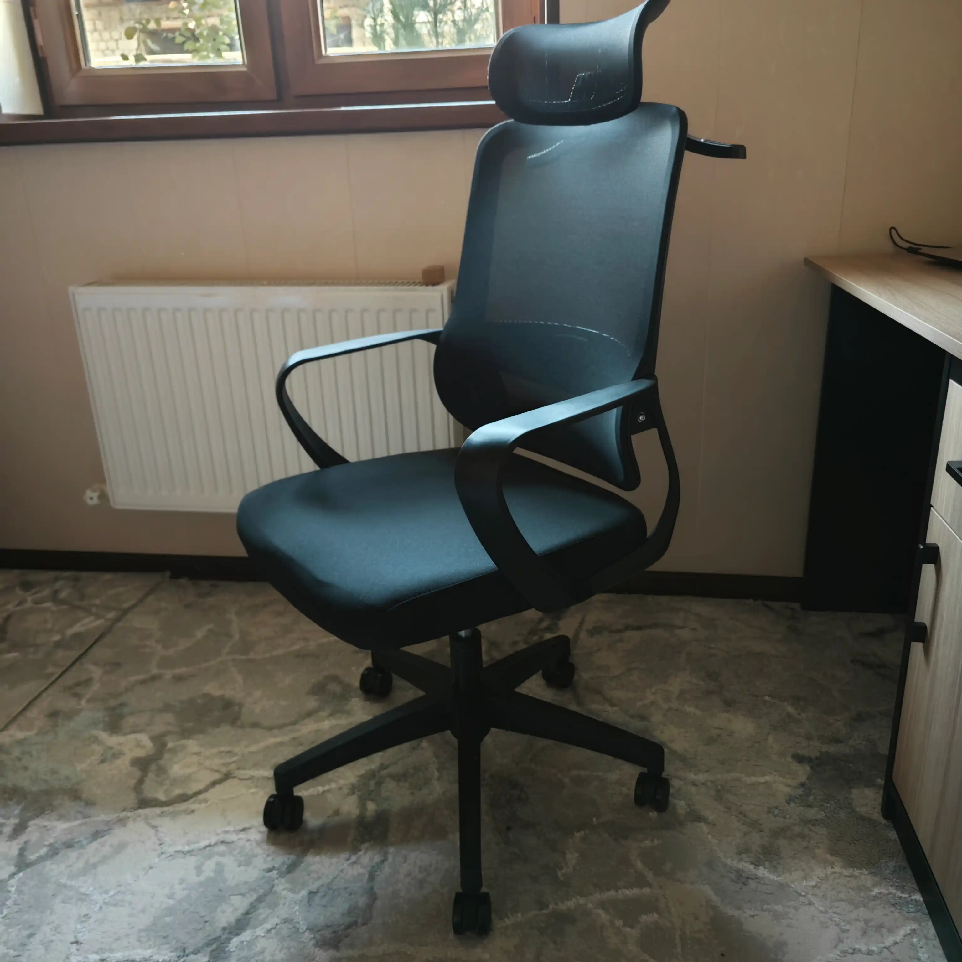 Офисное кресло Veltor, сетчатая спинка, регулировка есть, до 120 кг