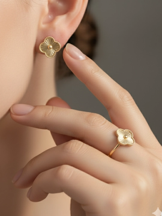 Ayollar uchun oltin uzuk va zirak to'plami, tilla 585 proba, 6.78gr, D20K model, DIAMOND