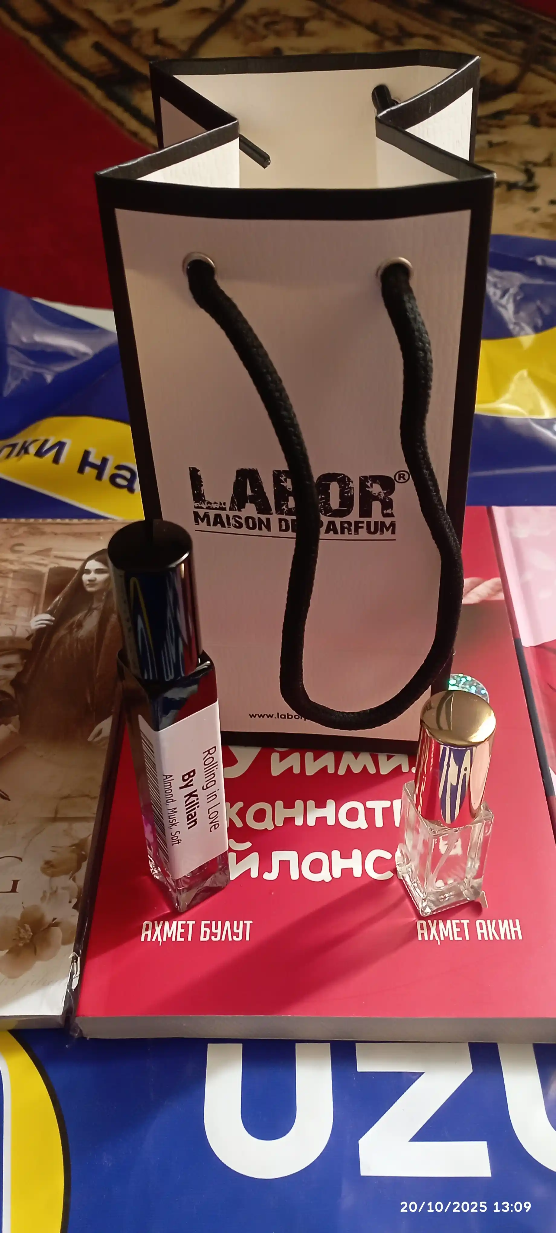 LABOR Parfum Rolling in Love By Kilian, Erkak va ayollar parfyumi flakonlarda
