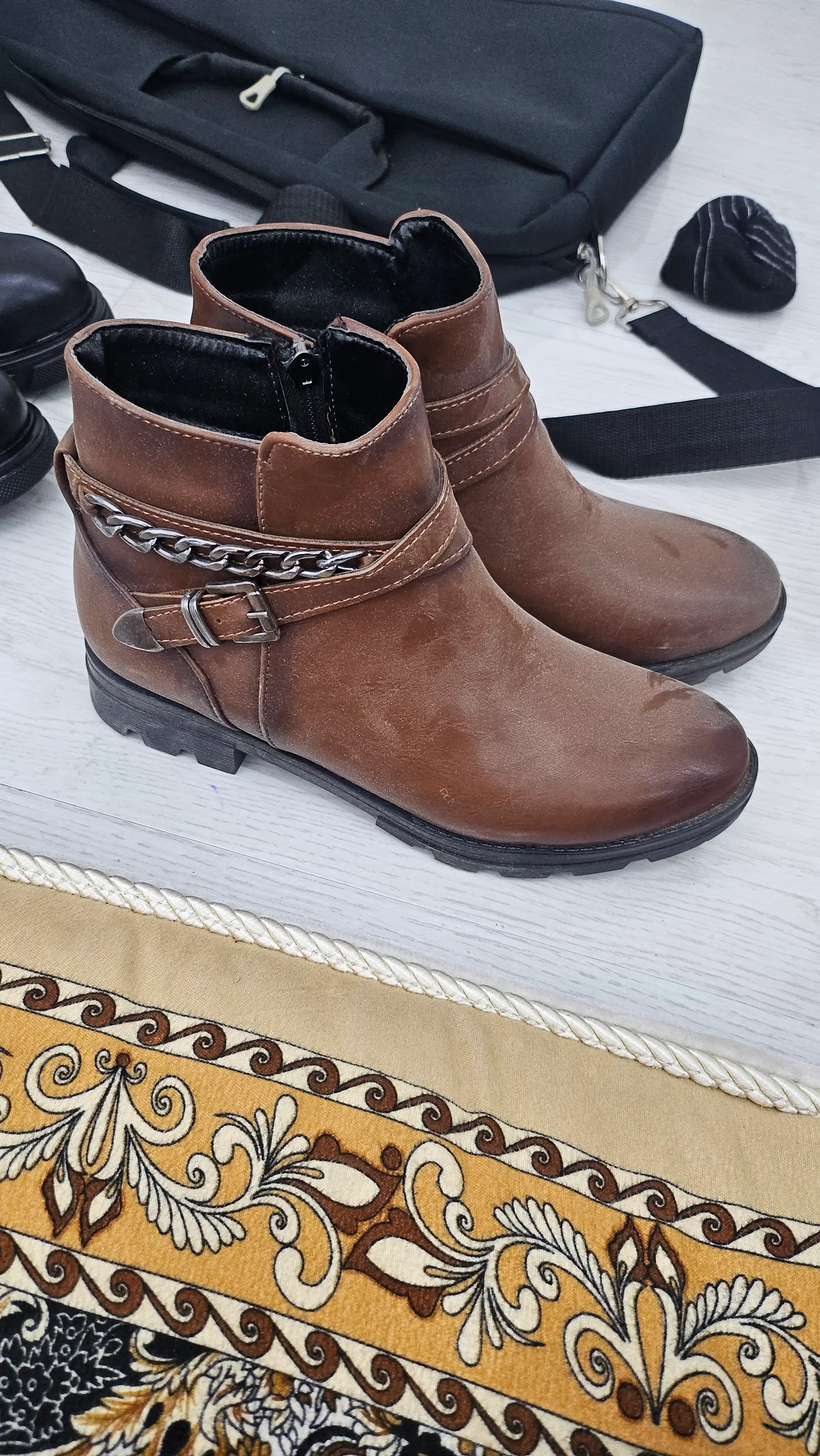 Ayollar etiklari