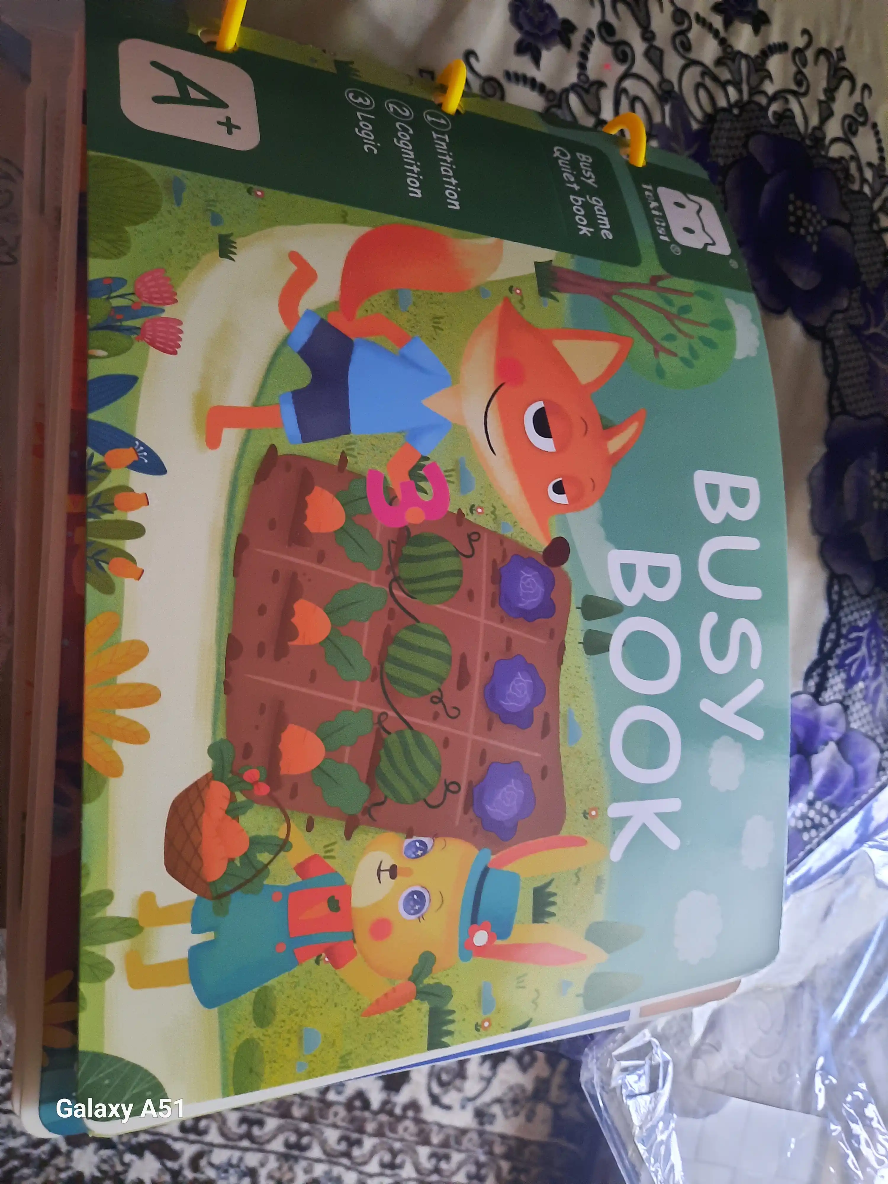 Usborne Busy Book, fetrdan tayyorlangan bizibord-kitob - kichkintoylar uchun taktil rivojlantiruvchi kitob