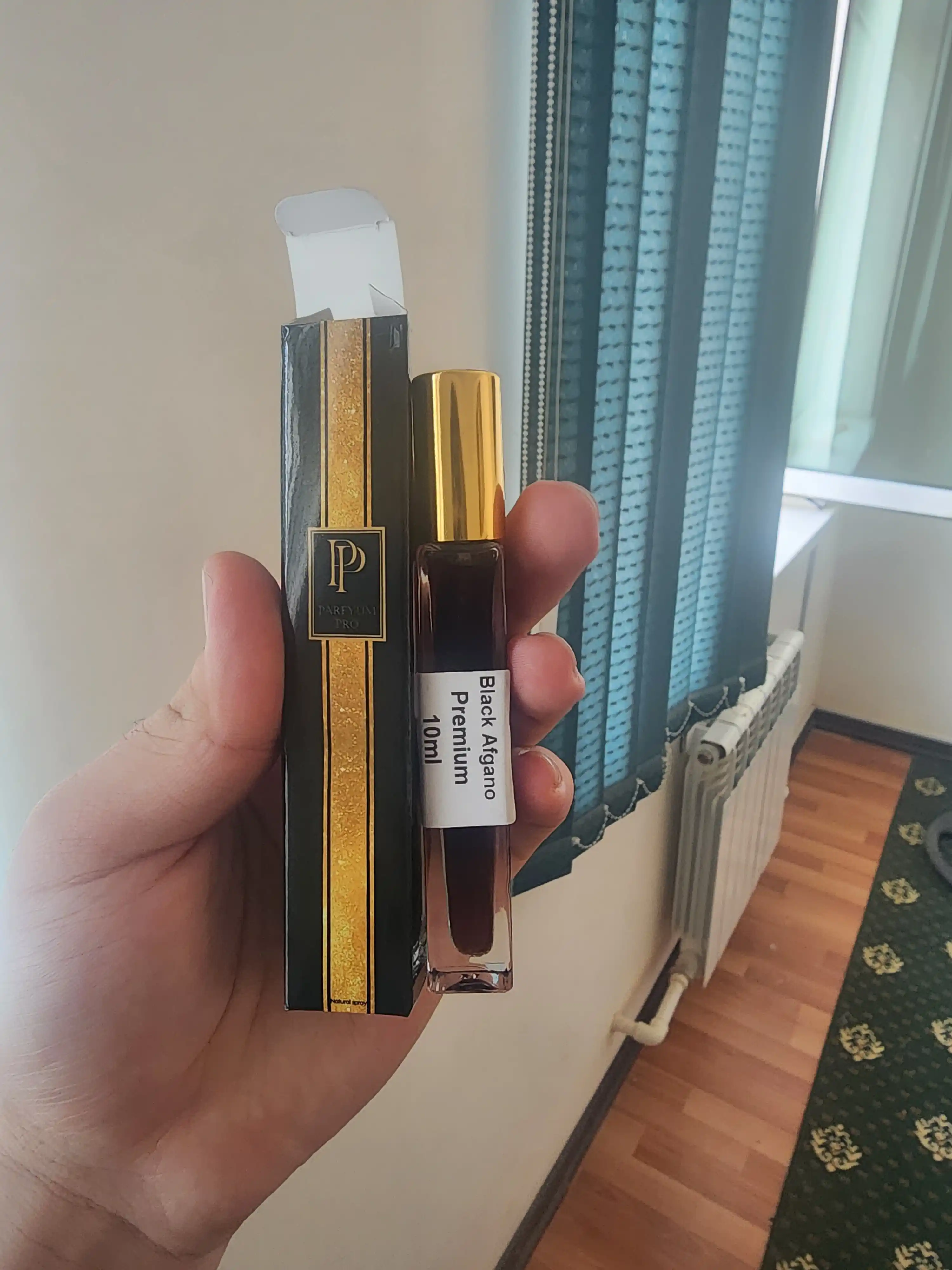 Erkaklar atiri Black afgano NASOMATTO 50% Masla (Ekstrakt parfyuma) 10 ML