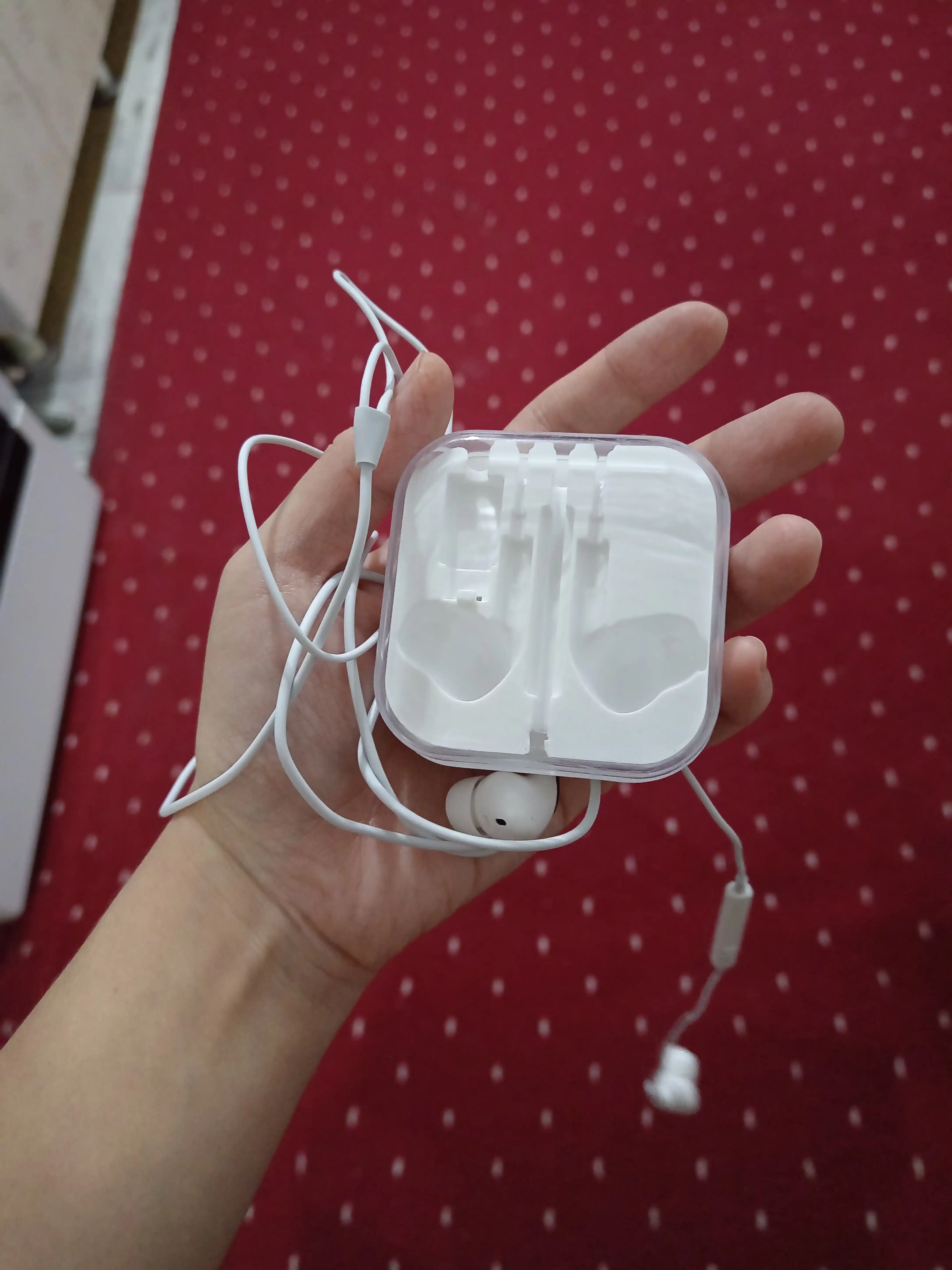 Simli quloqchinlar Type-C ulagichi bilan, ovoz sifati va qulaylik, ergonomik