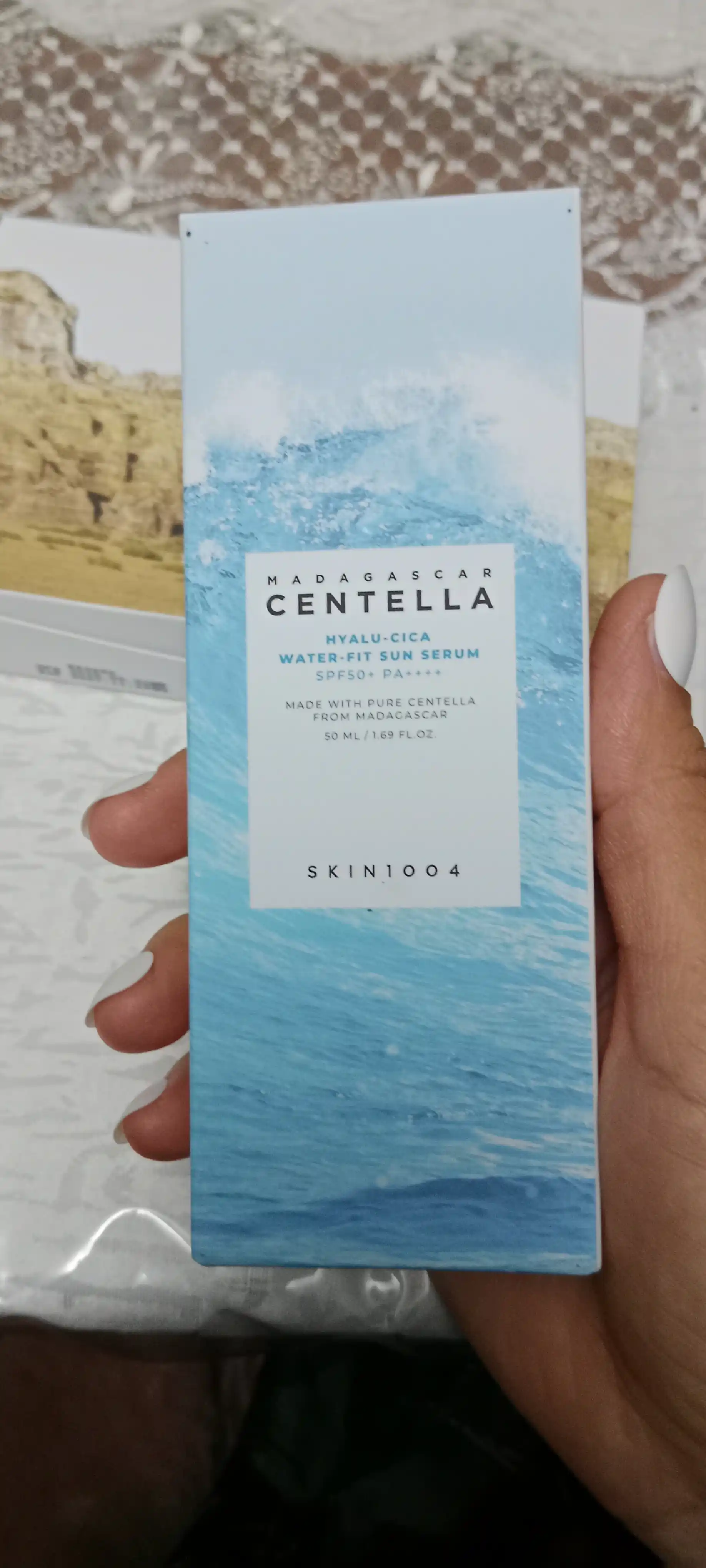 Quyoshdan himoyalovchi SKIN1004 Centella Hyalu-Cica Water-Fit Sun Serum SPF50+ PA++++