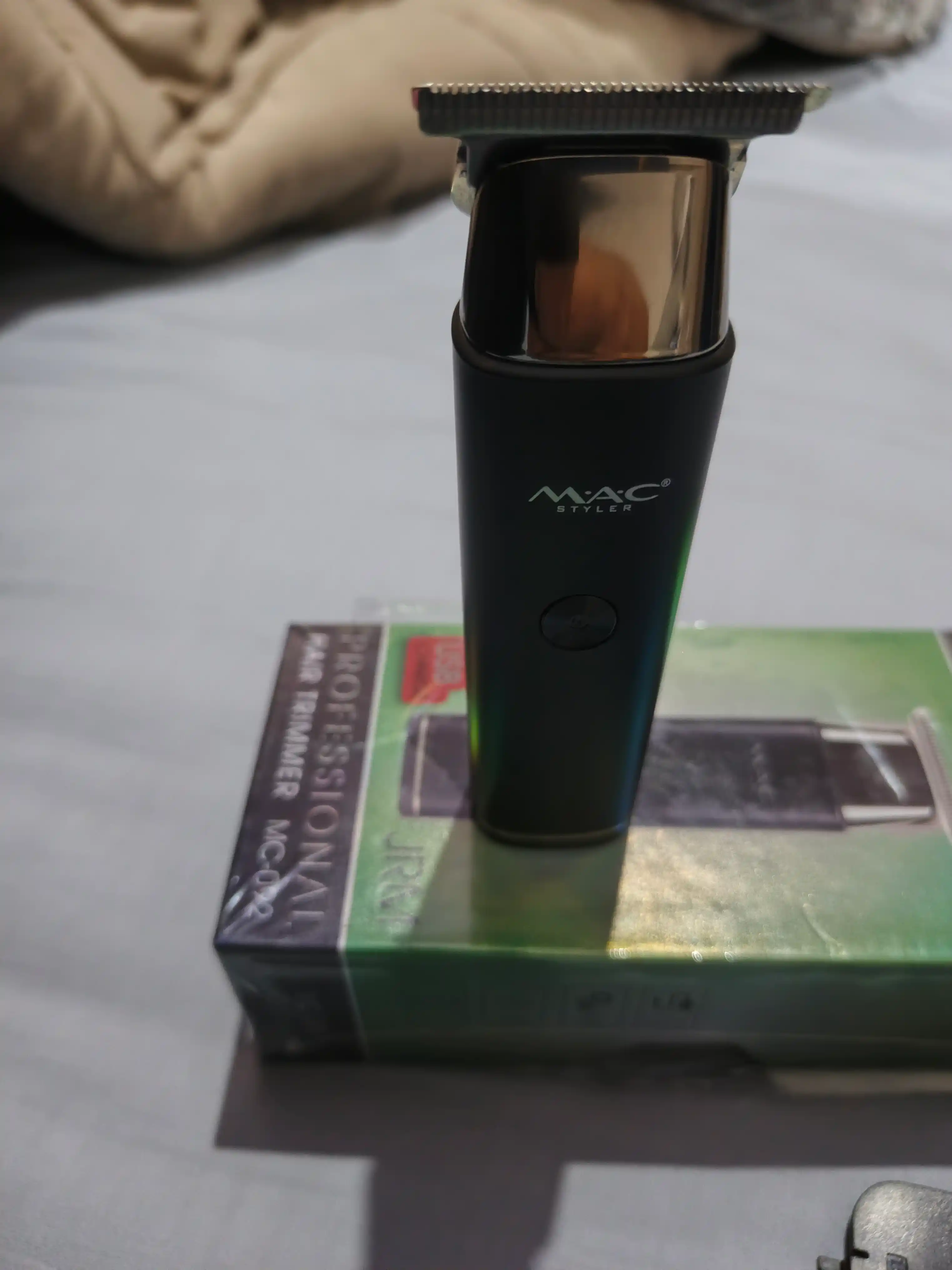 Simsiz soch olish mashinasi, MAC  LED displeyli soqol trimmer