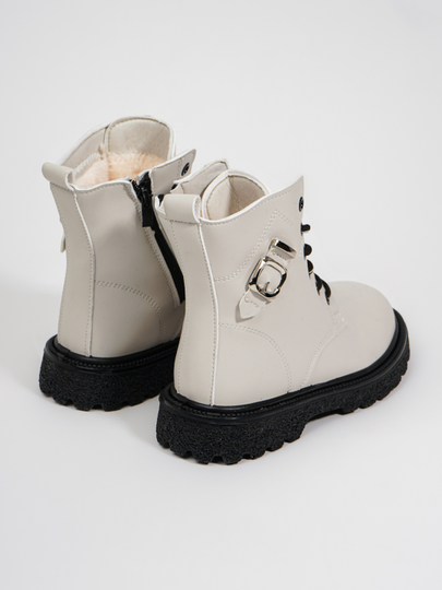 Daraxtga boglangan qizni otkinchilar sikishadi Porno semiz ayol paypoq pesters