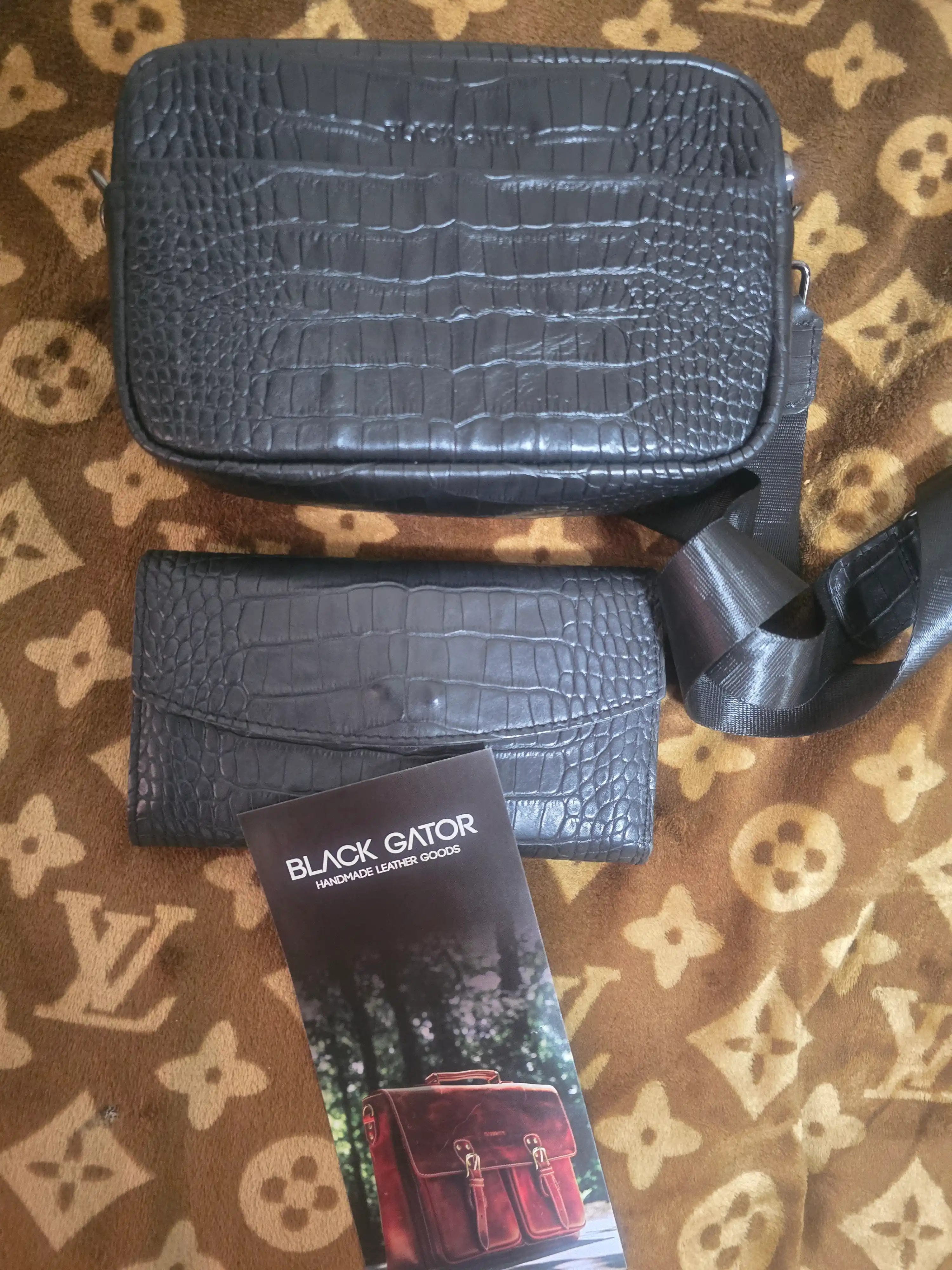 Ayollar sumkasi tabiiy charmdan Black Gator