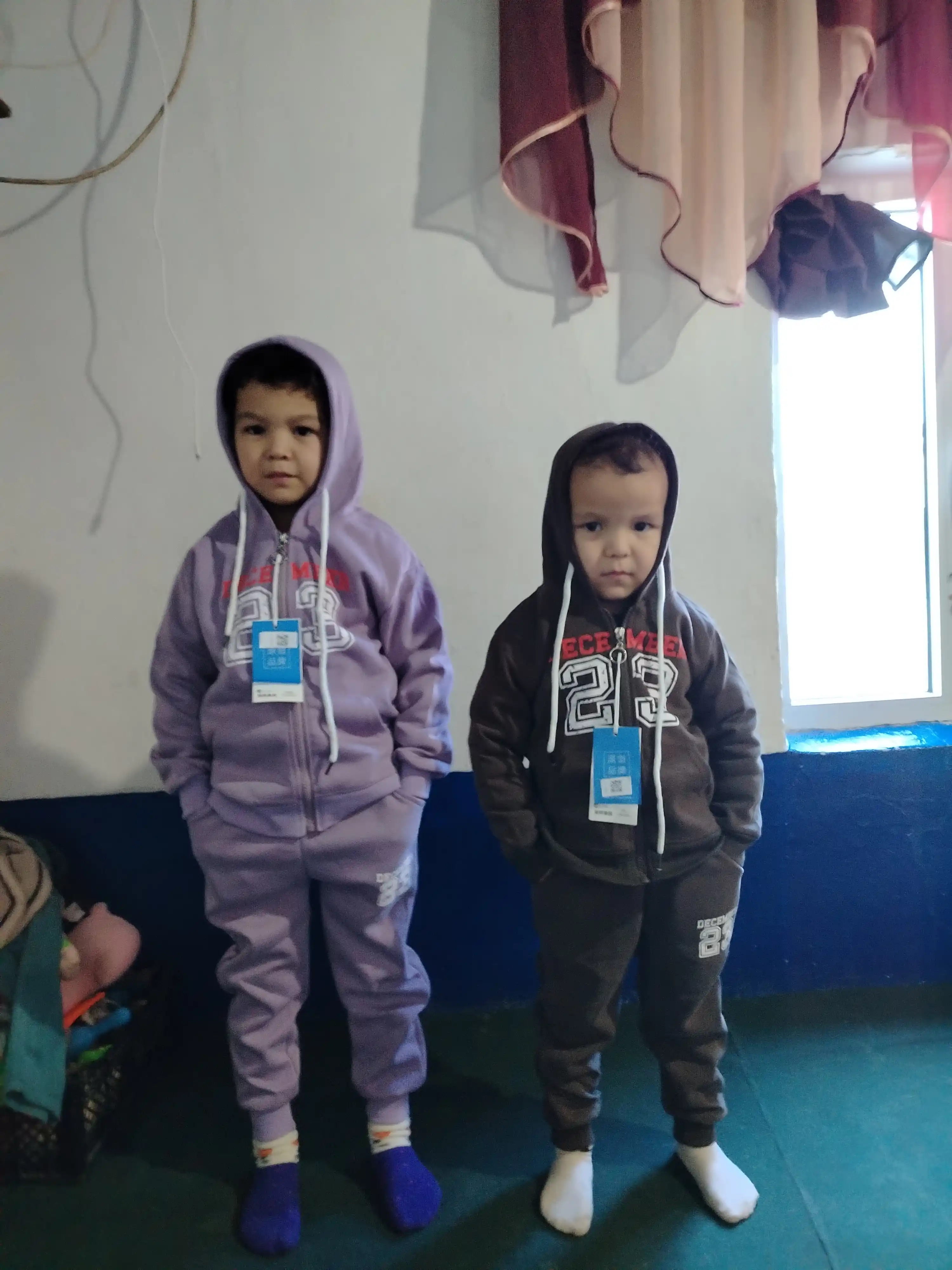 O‘g‘il va qiz bolalar uchun sport kostyumi, ikki iplik qalinlikda,1-5 yosh bolalar kiyimi