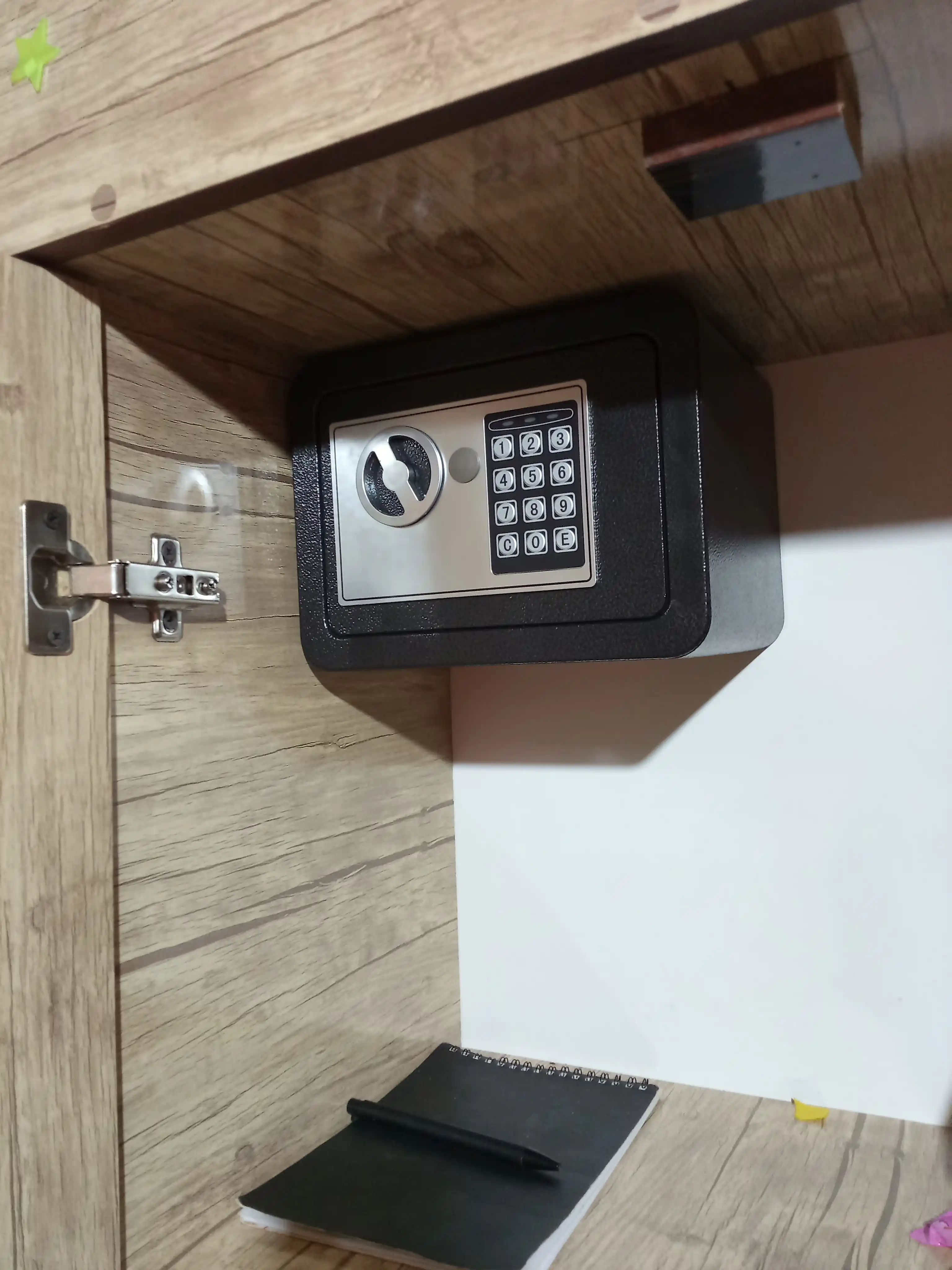 Uy va ofis uchun elektron mini seyf, ochish uchun kalit va parol, olcham: 17 * 23 * 17