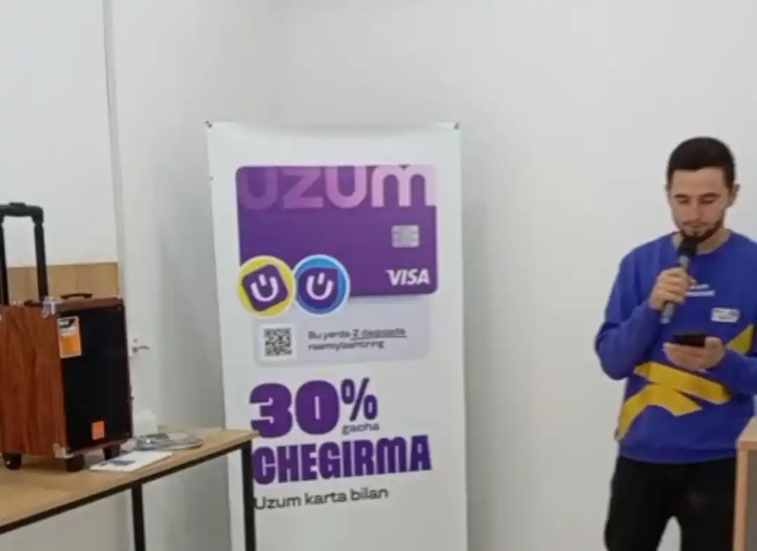 Portativ kalonka karaoke BAAB bluetooth simsiz mikrafon va boshqaruv pultga ega