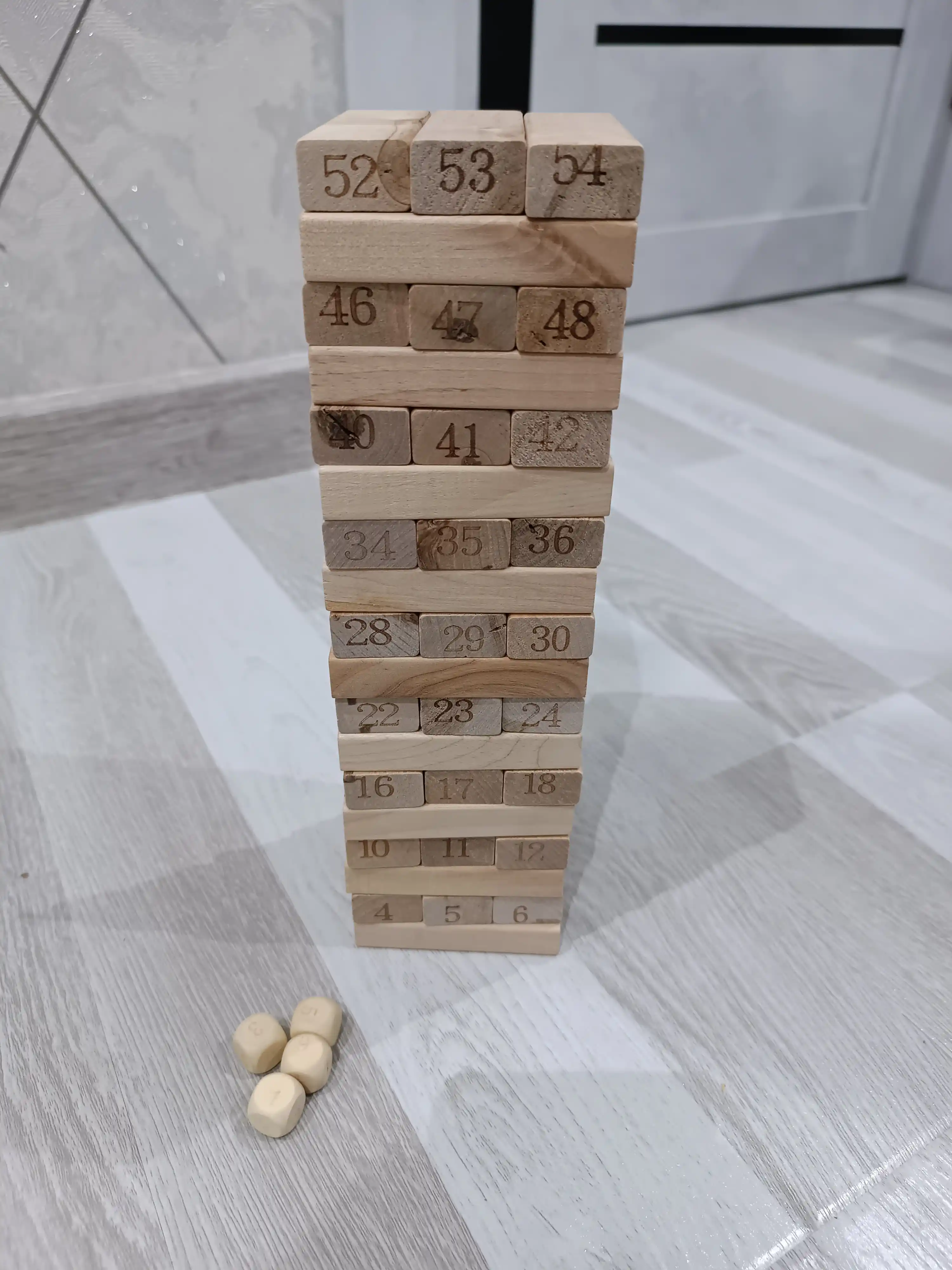 Stol o'yini Jenga, Qulayotgan minora, do'stlar va oila uchun