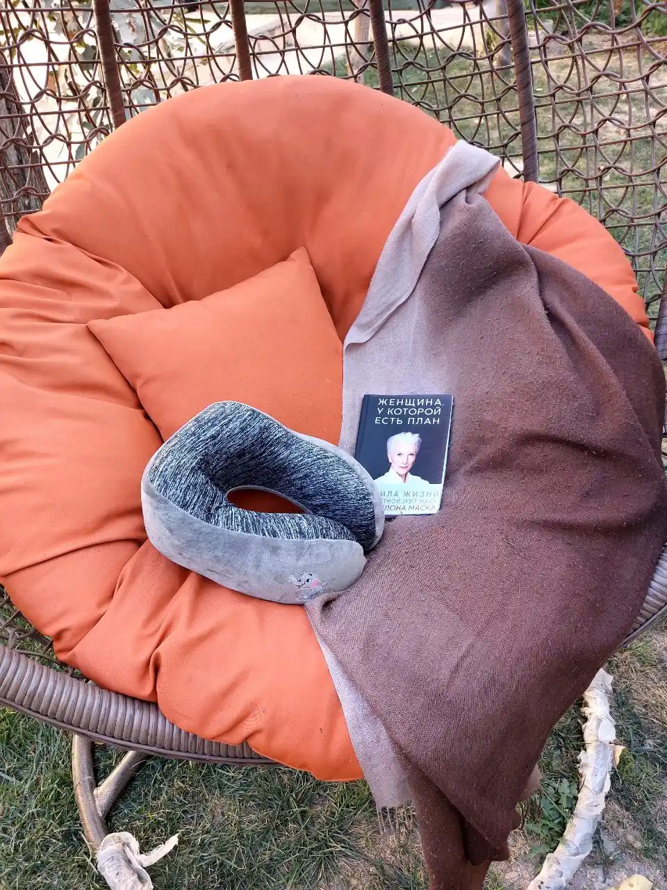 Sayohat va dam olish uchun bo‘yin yostig‘i, samolyot, poyezd va mashina uchun.Memory foam
