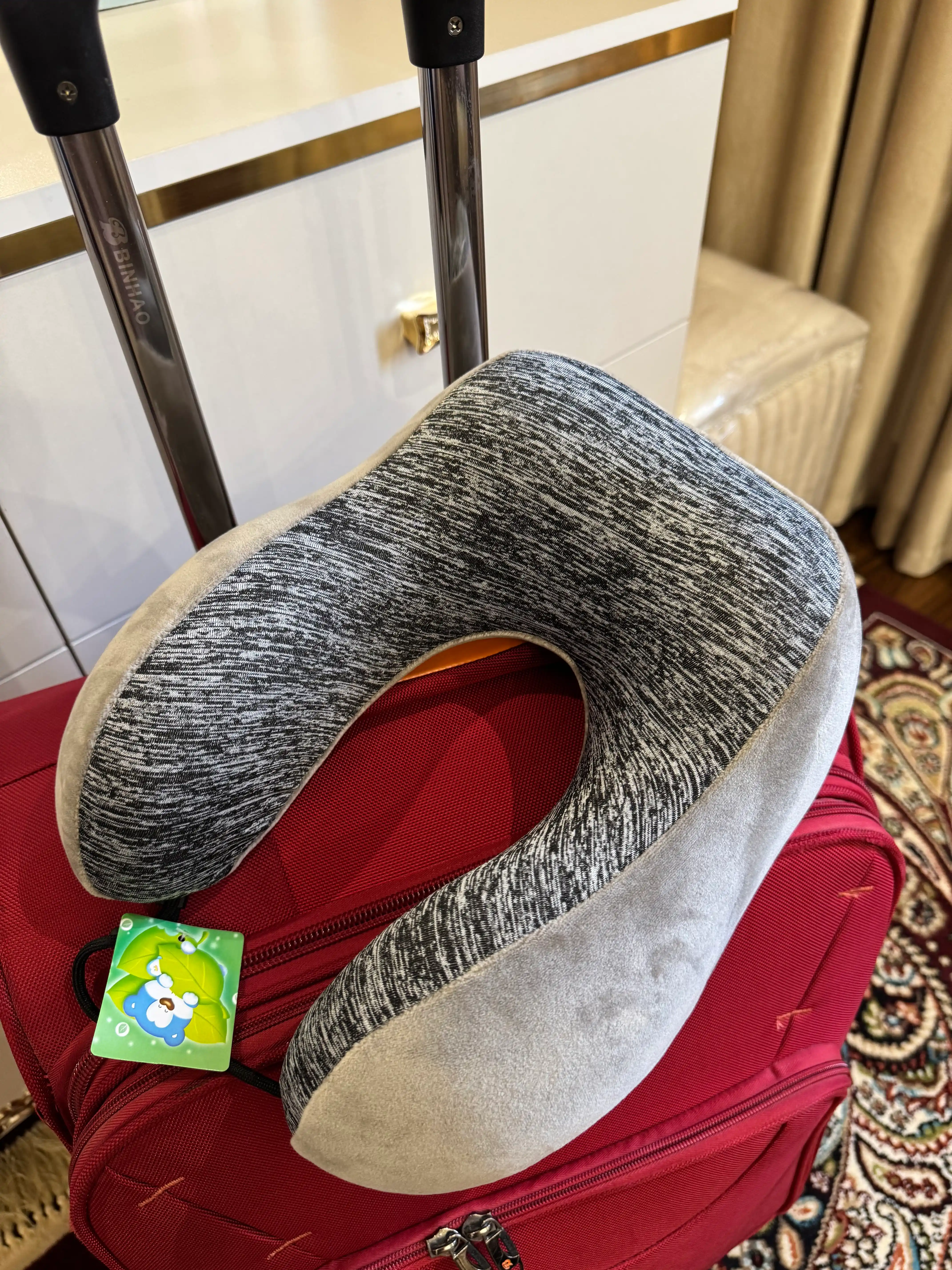 Sayohat va dam olish uchun bo‘yin yostig‘i, samolyot, poyezd va mashina uchun.Memory foam