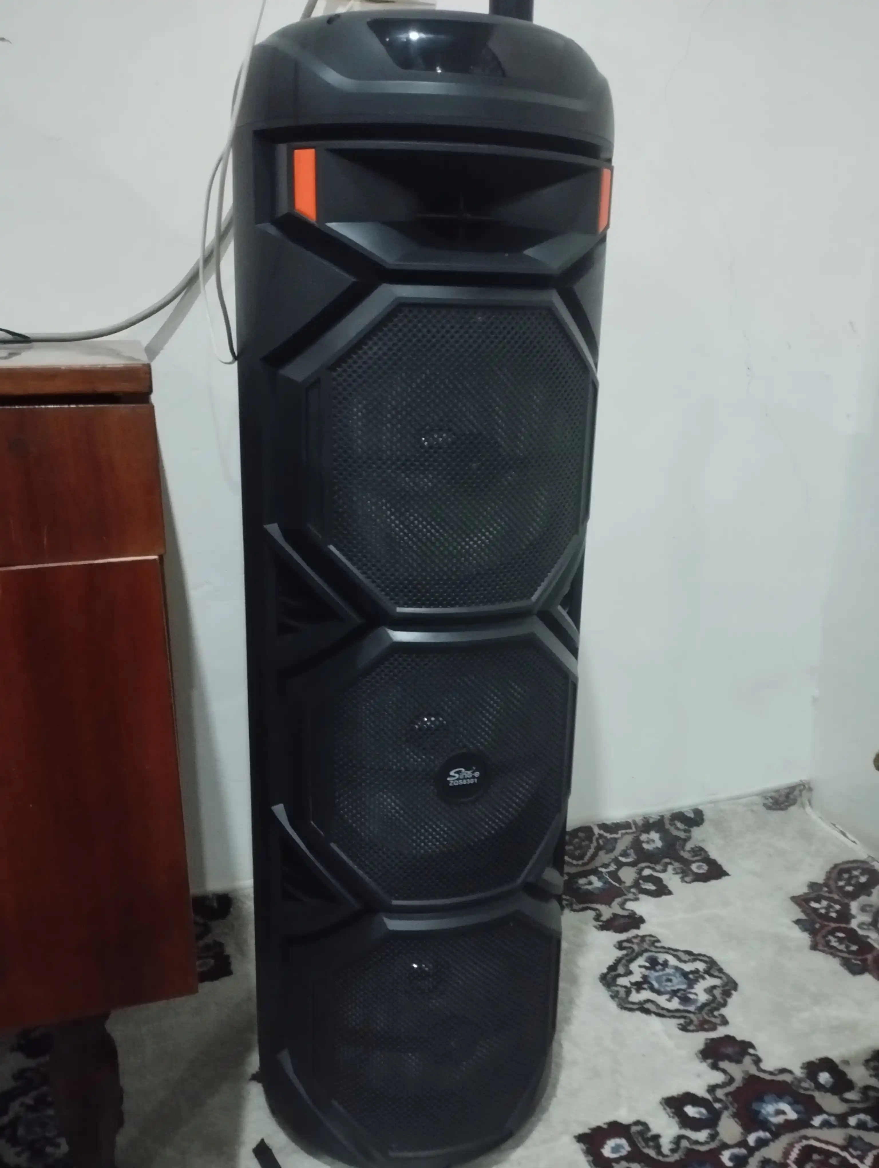 Mikrofon va RGB yoritgichli ZQS-8301 simsiz Bluetooth karnay