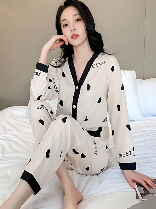 Ayollar kiyimi, uy kiyimi, tungi kiyim, pijama, harir matosidan